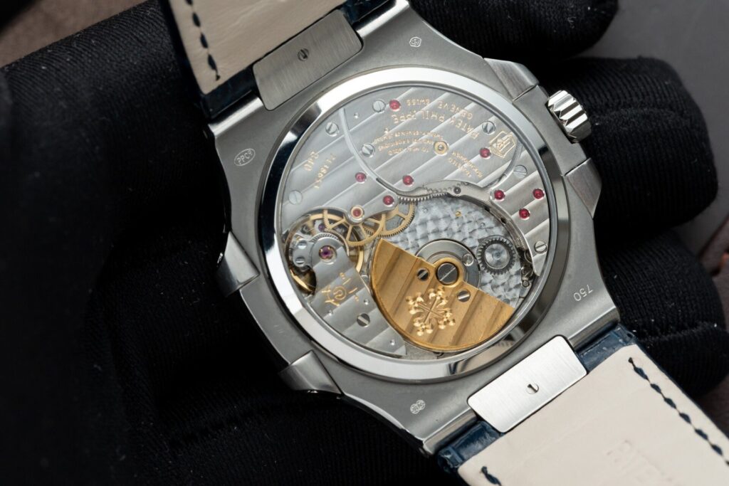 Đồng Hồ Patek Philippe Nautilus 5724G Replica 11 Blue GRF 40mm (1)