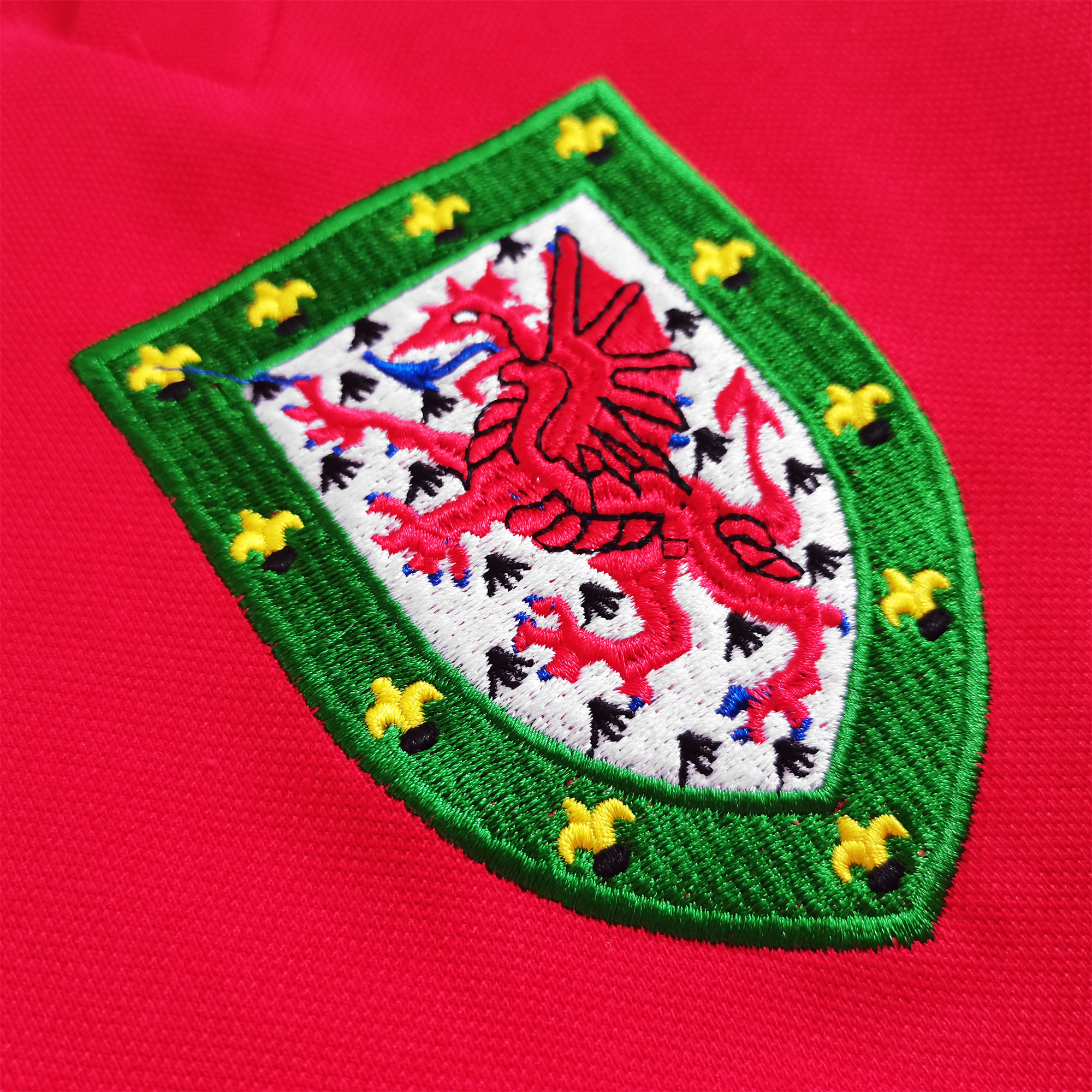GlobeJersey-Retro Wales 1976 Home Stadium Jersey