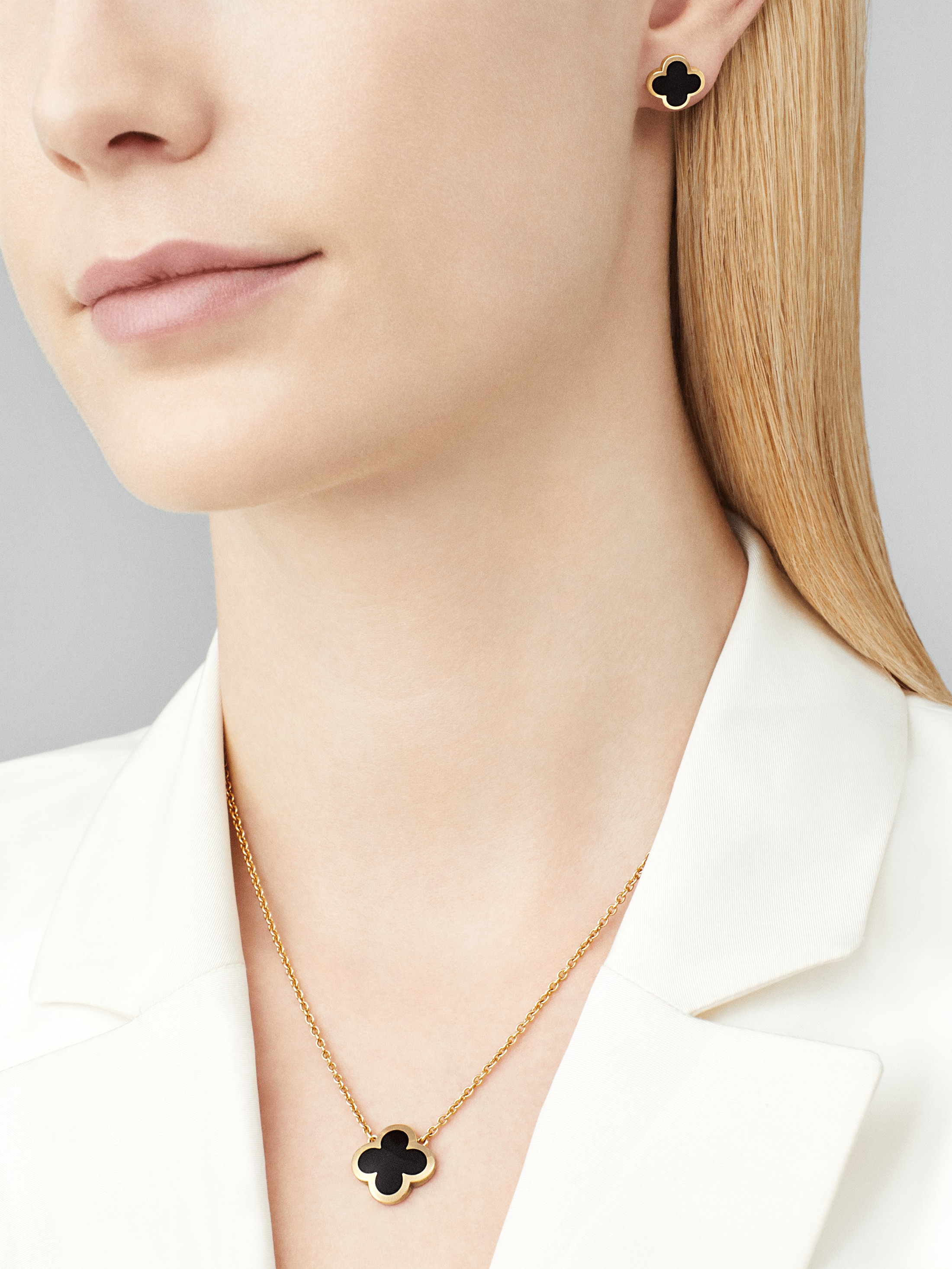 ピュア アルハンブラ ペンダント, イエローゴールド, オニキス:1 石, Worn Alternative, Jewelry Pendent