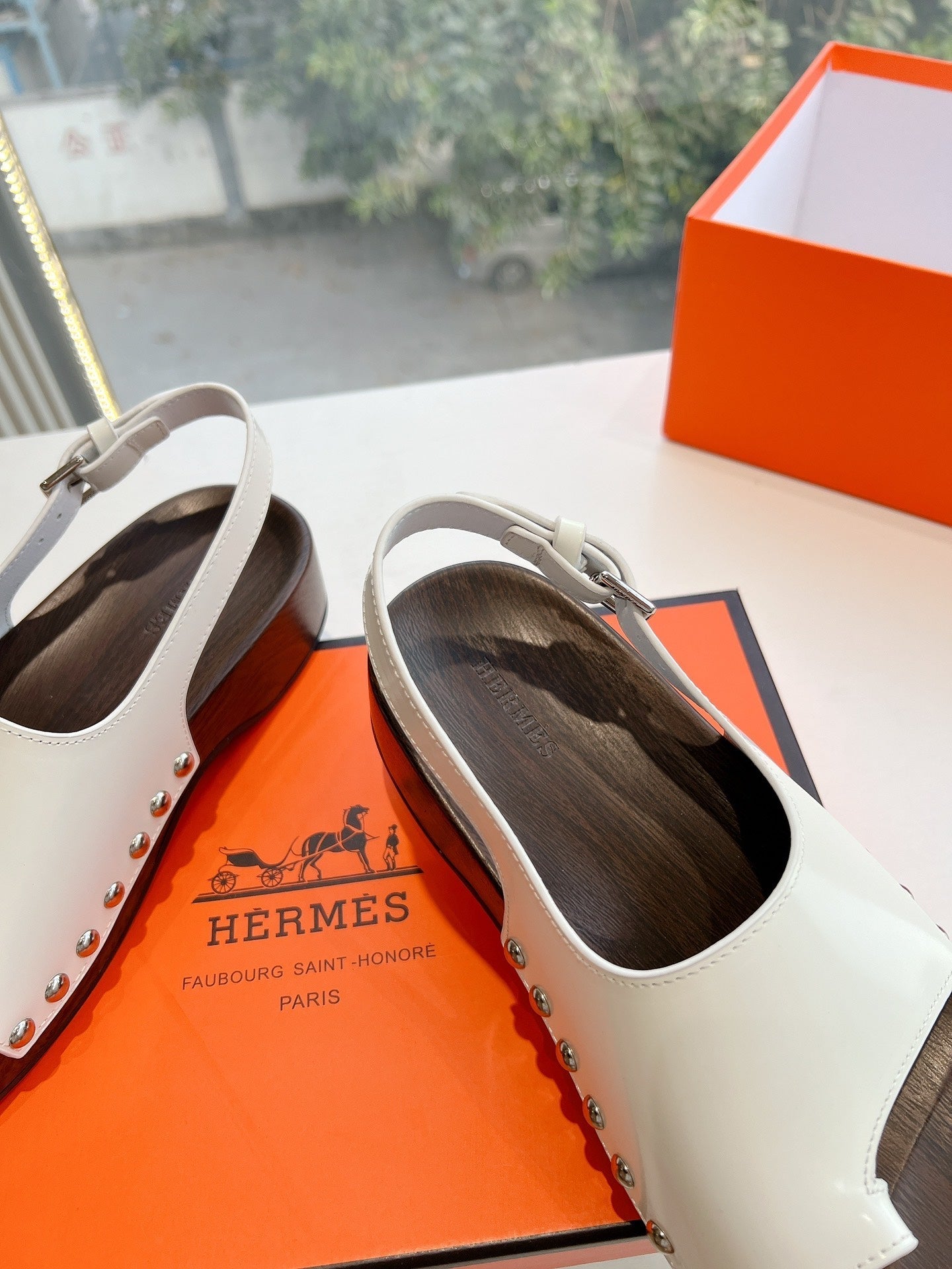 FLAT SANDAL IN WHITE CALFSKIN、mysite、Cacoeks