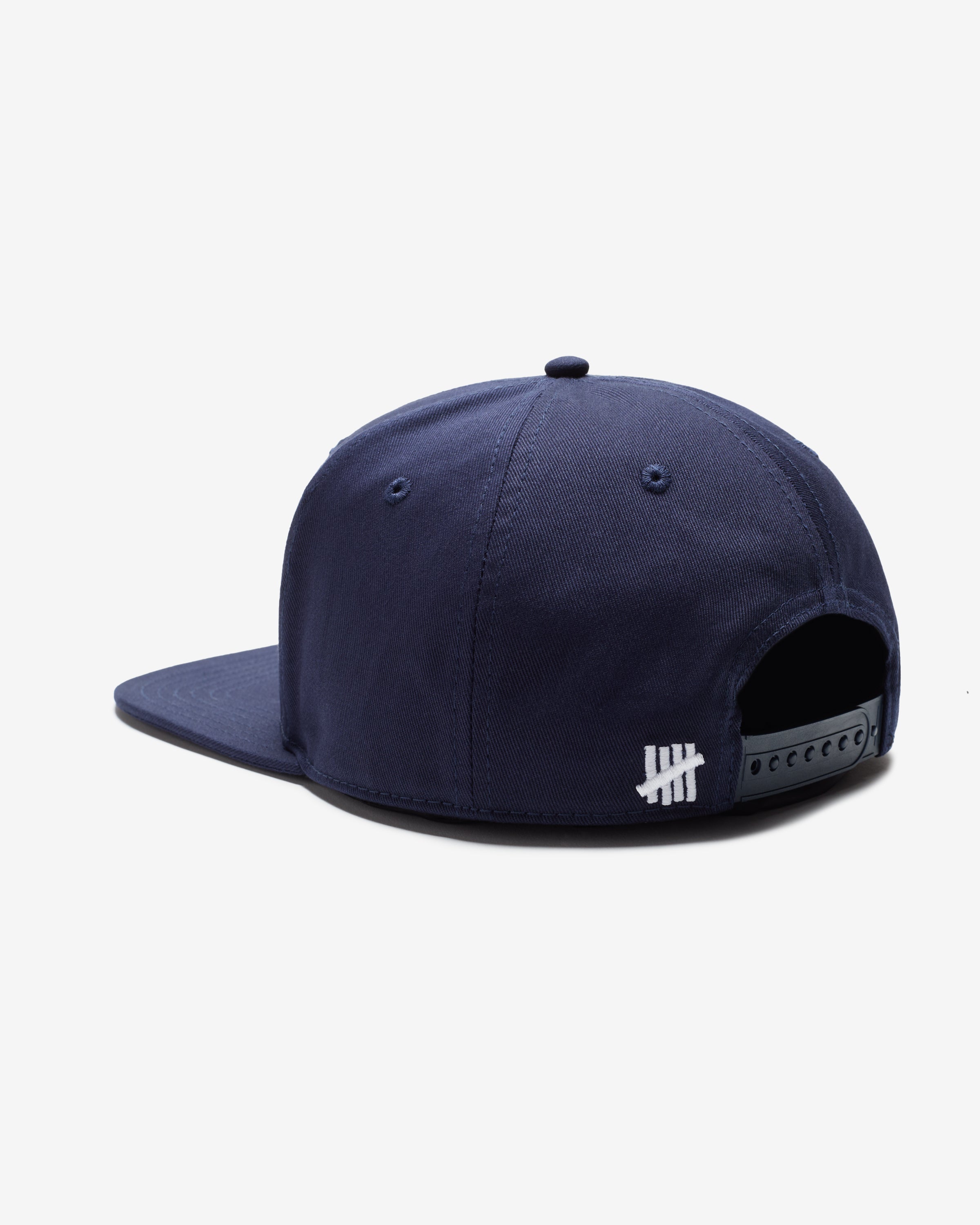 UNDEFEATED SCRIPT LOGO SNAPBACK