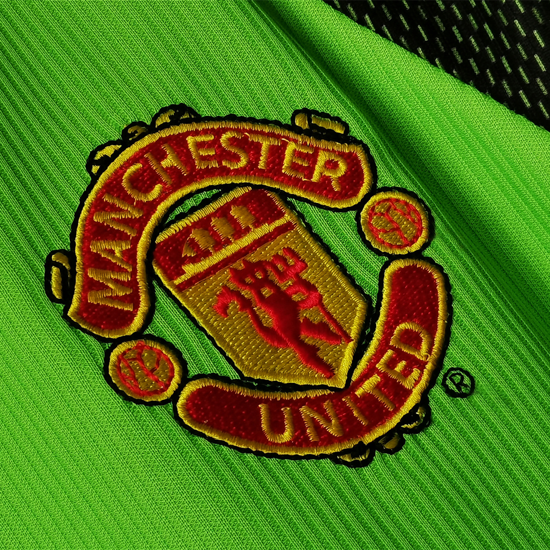 ManixJersey.com | Retro Manchester United 98-99 Green Goalkeeper Long Sleeve Jersey -Customize Name, Number and Patch | Worldwide Shipping