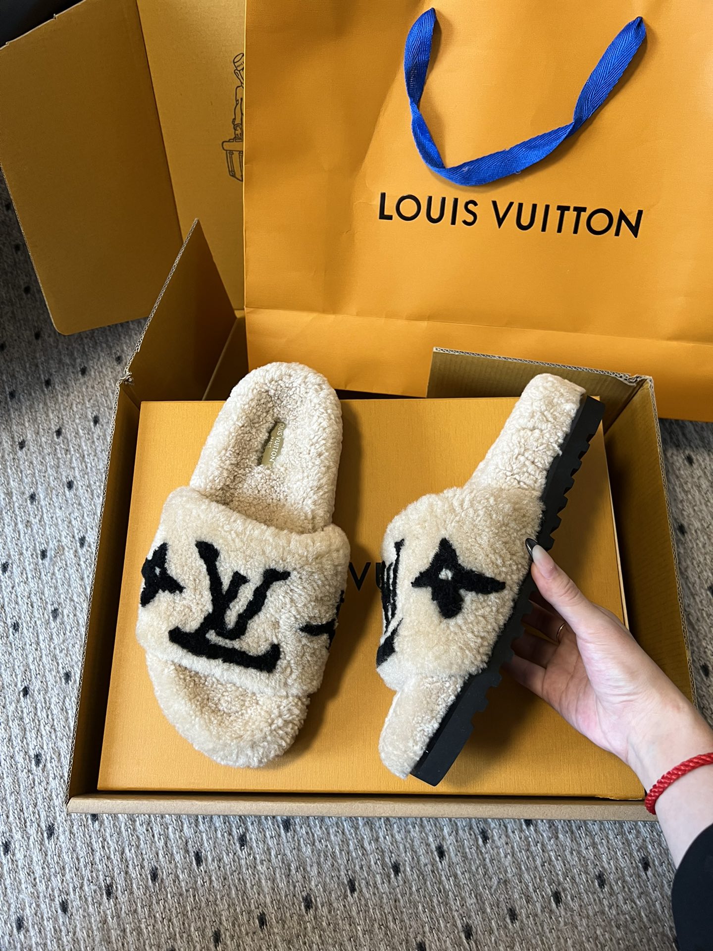 SLIPPER IN CAMEL BEIGE MIX BLACK FLEECE、mysite、Cacoeks