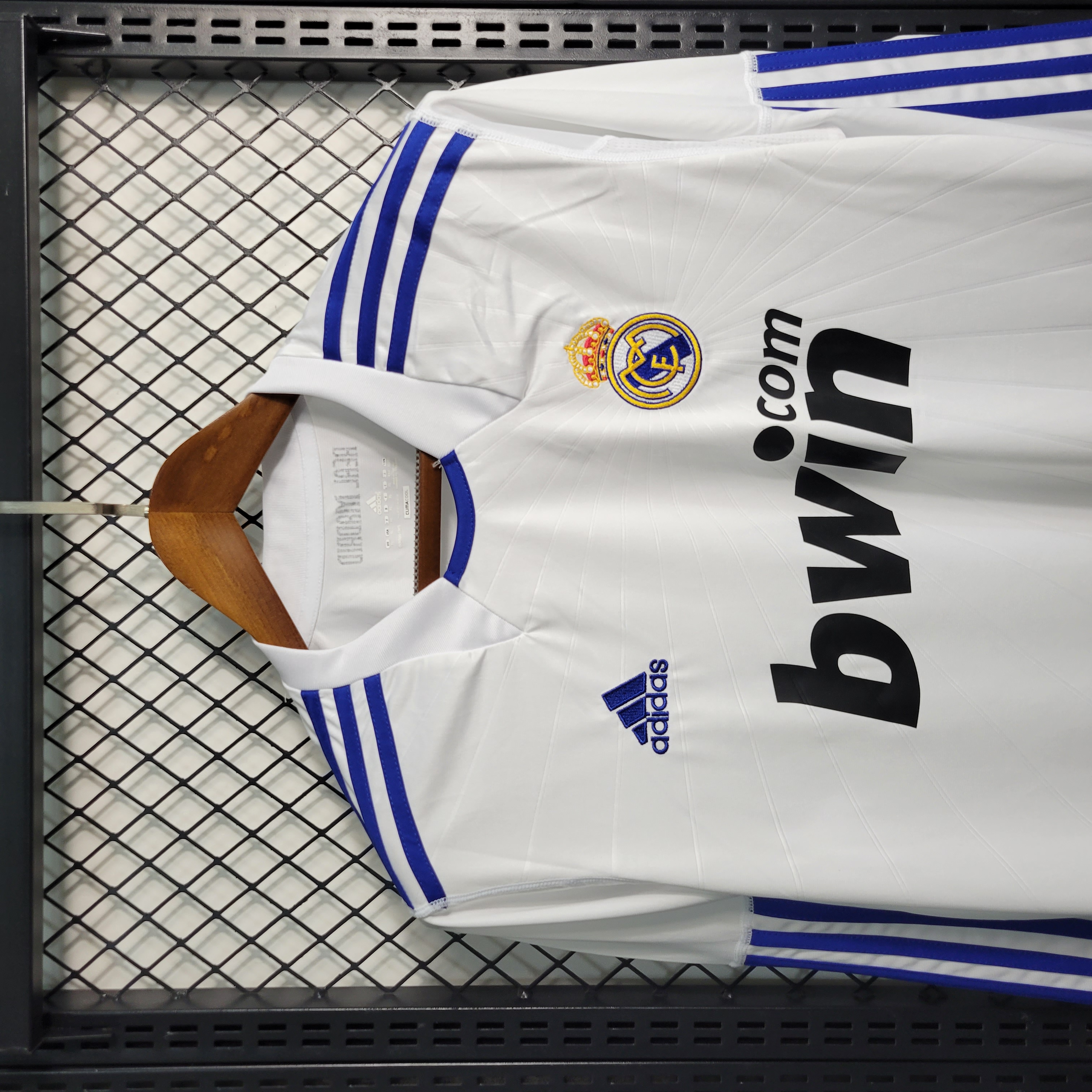 ManixJersey.com | Retro Real Madrid 10-11 Home Stadium Long Sleeve Jersey -Customize Name, Number and Patch | Worldwide Shipping