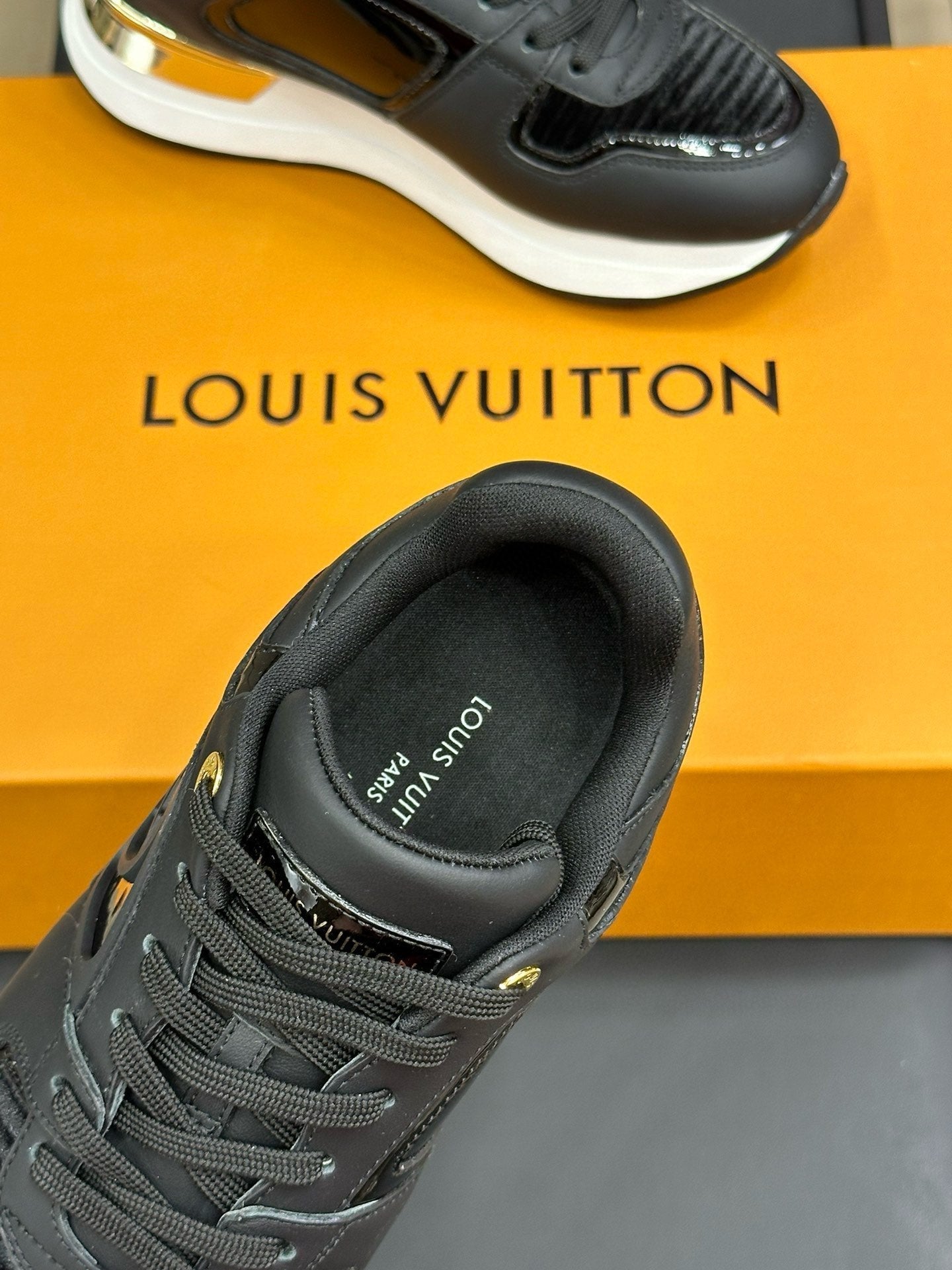 LV NEO RUN AWAY SNEAKER IN BLACK CALFSKIN、mysite、Cacoeks