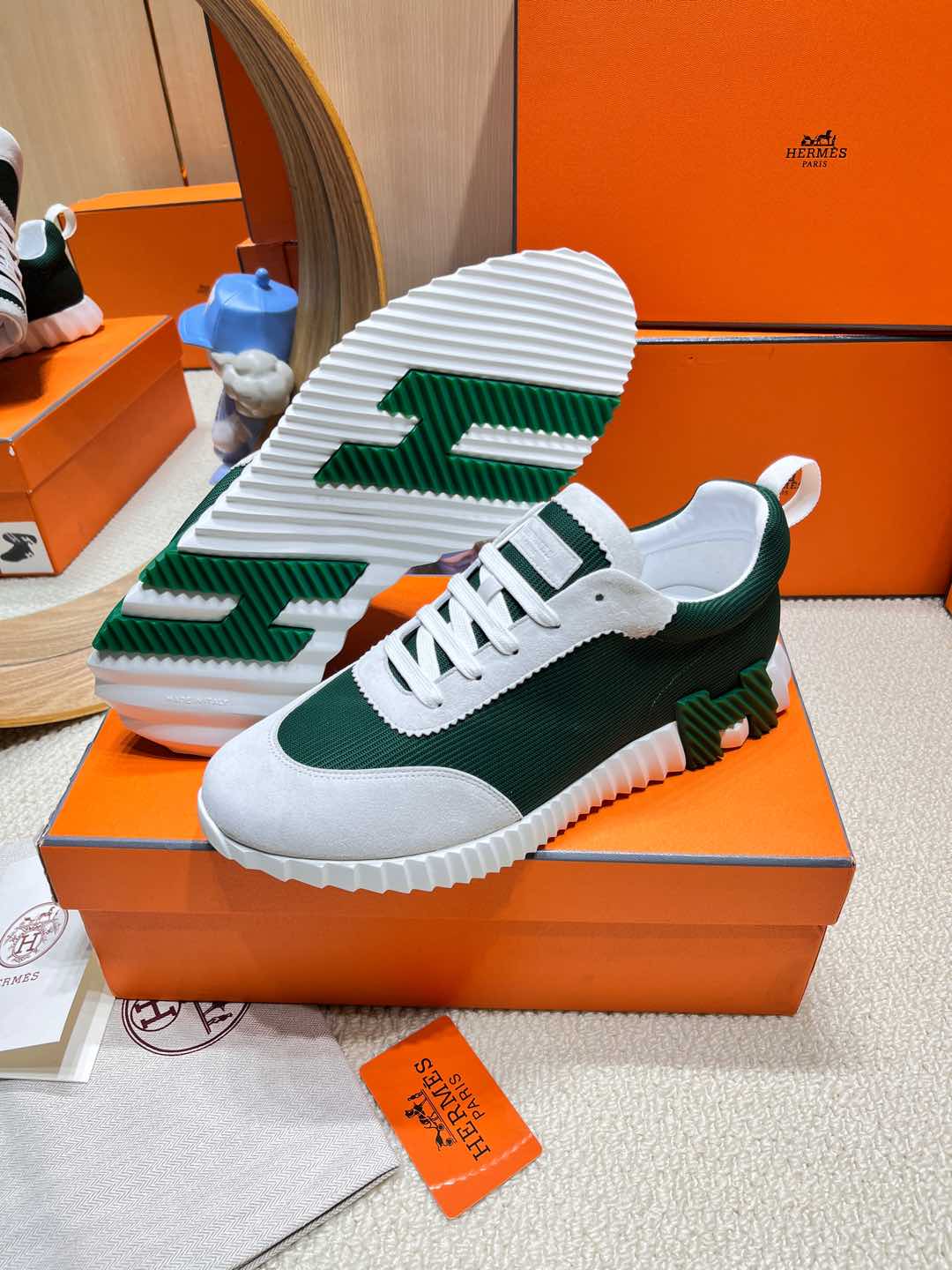 BOUNCING SNEAKER IN PALE GRAY SUEDE AND GREEN FOREST KNIT、mysite、Cacoeks