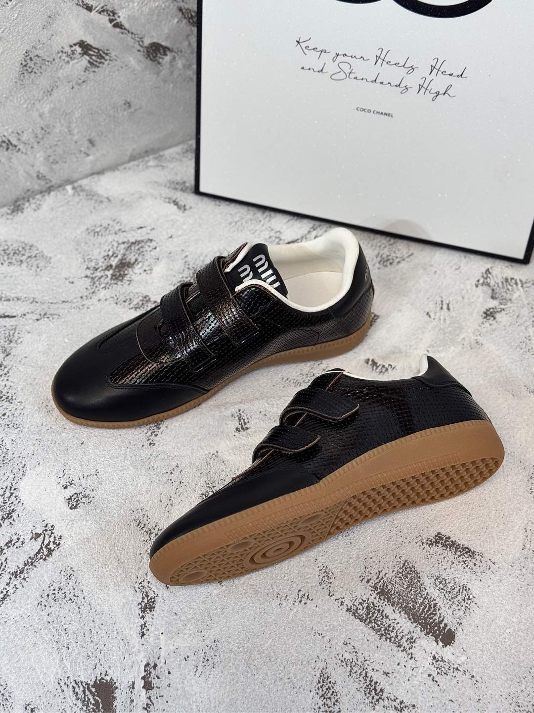 RETRO SNEAKERS WITH RIPTAPE STRAPS IN BLACK LAMBSKIN KNITTED PATTERN、mysite、Cacoeks