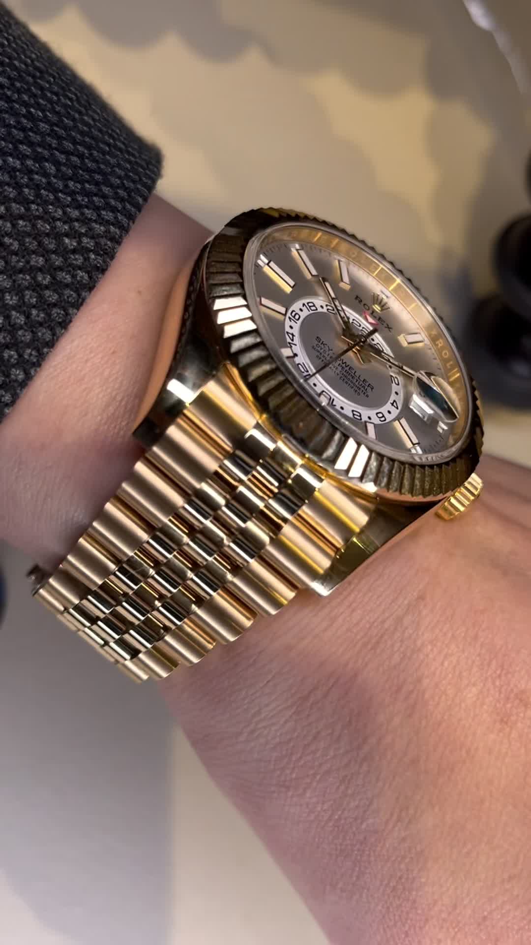 兼职  林炎: luxecystore