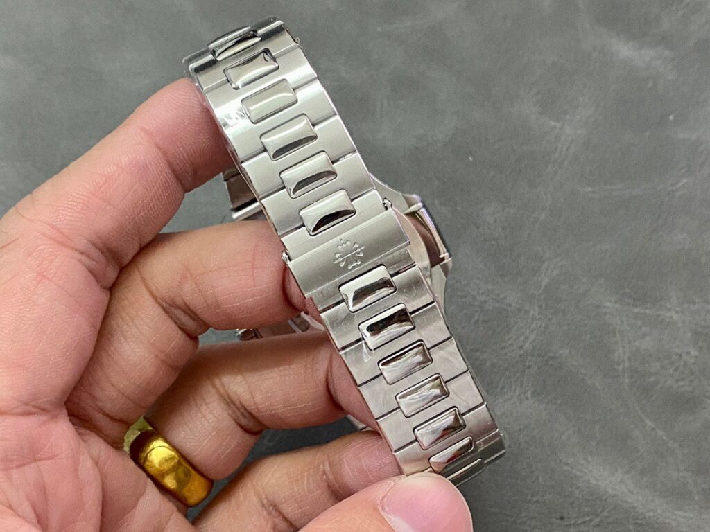 Đồng Hồ Patek Philippe Nautilus 5726 Blue Dial GR Factory (6)