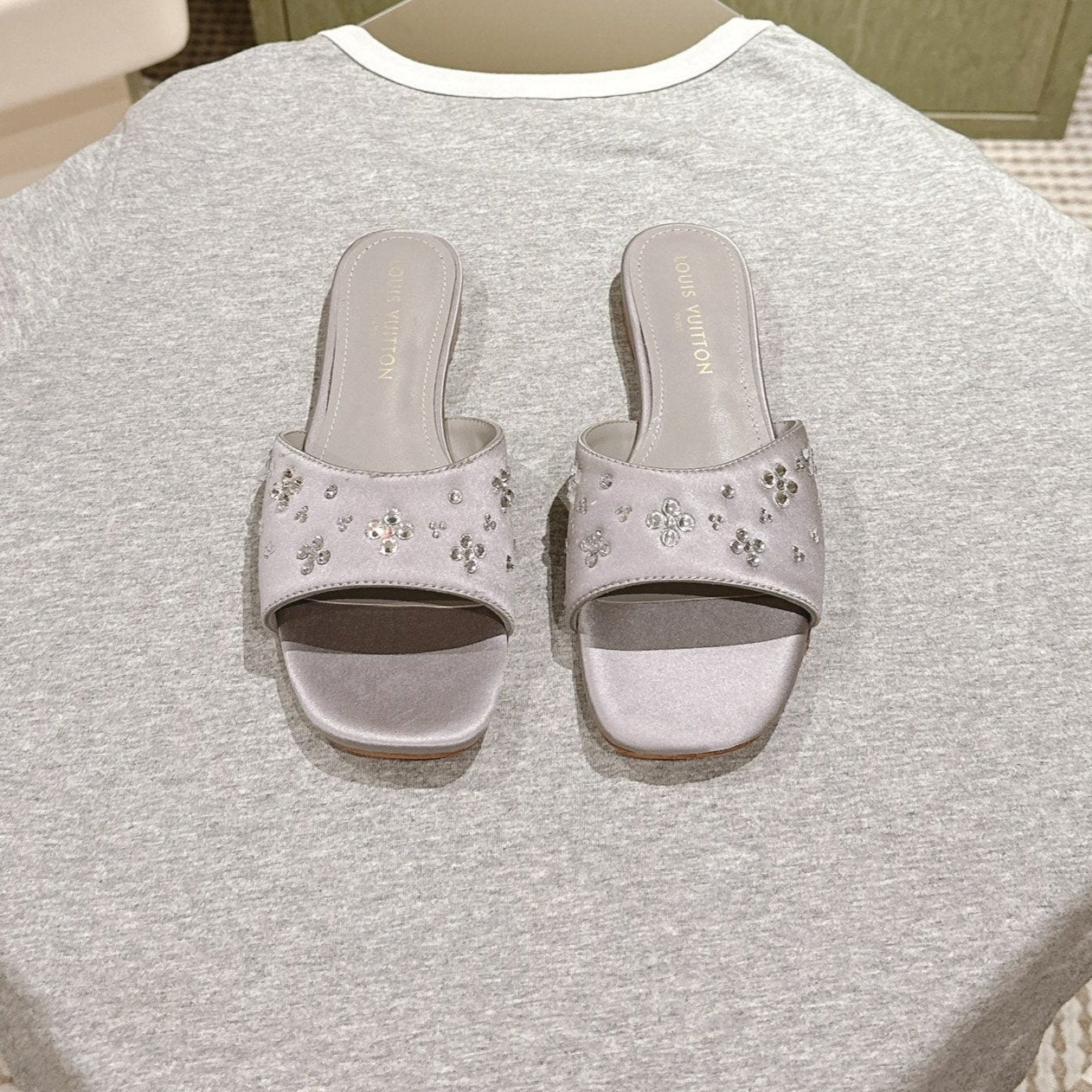 LV WOMEN FLAT MULE IN PASTEL PURPLE SATIN WITH RHINESTONE、mysite、Cacoeks