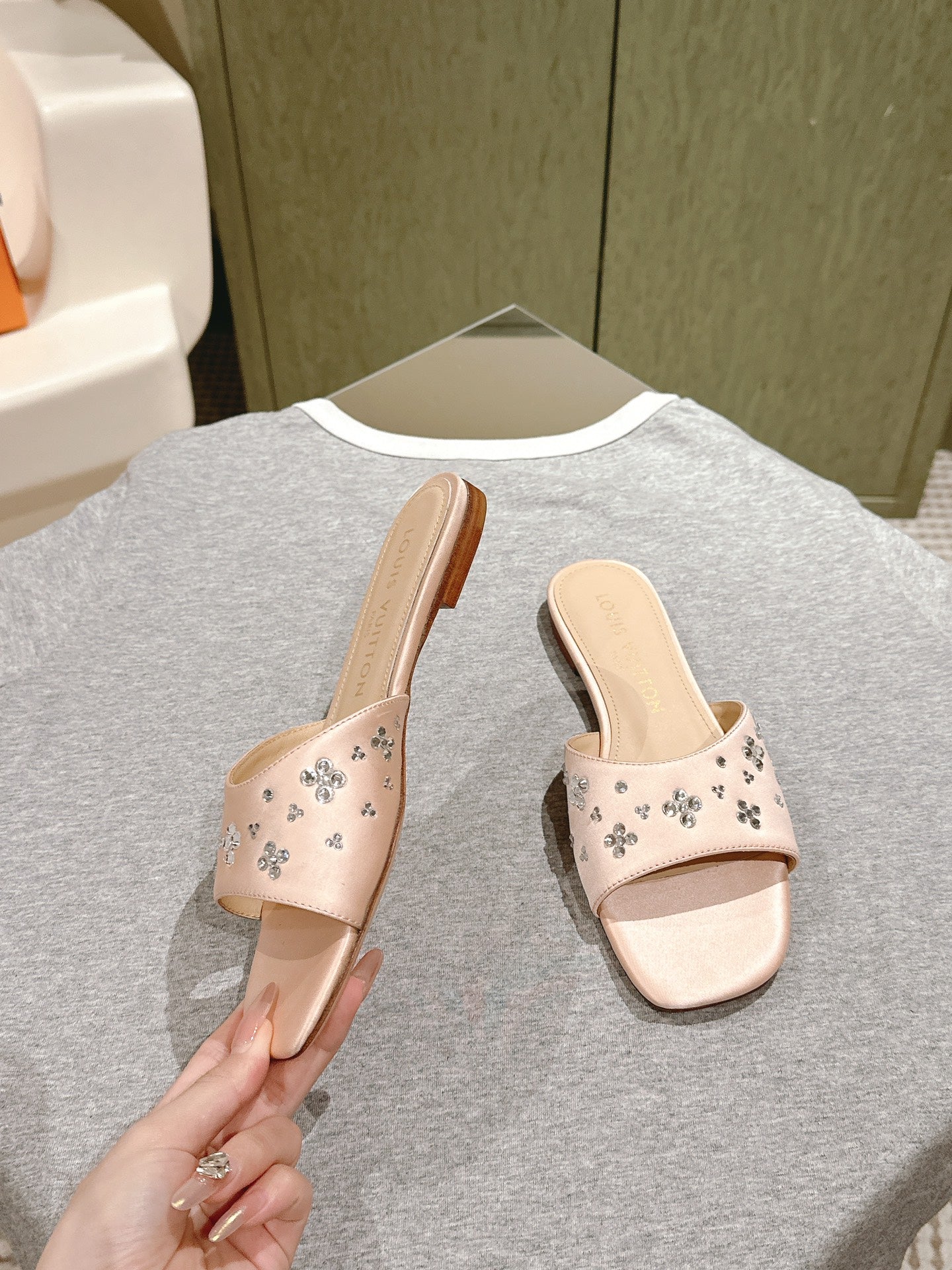 LV WOMEN FLAT MULE IN ALMOND BEIGE SATIN WITH RHINESTONE、mysite、Cacoeks