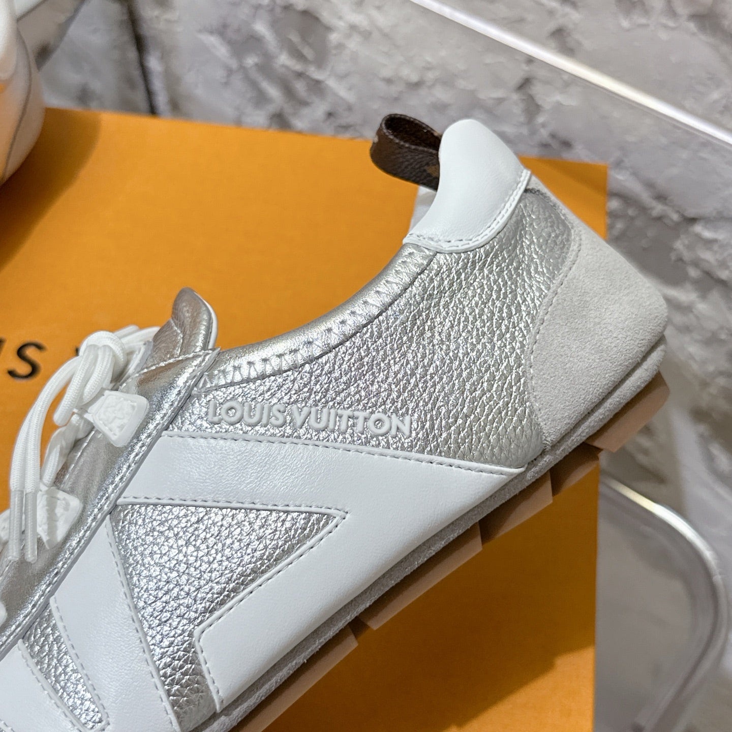 SNEAKERINA TRAINERS IN SILVER-TONE CALFSKIN AND SUEDE、mysite、Cacoeks