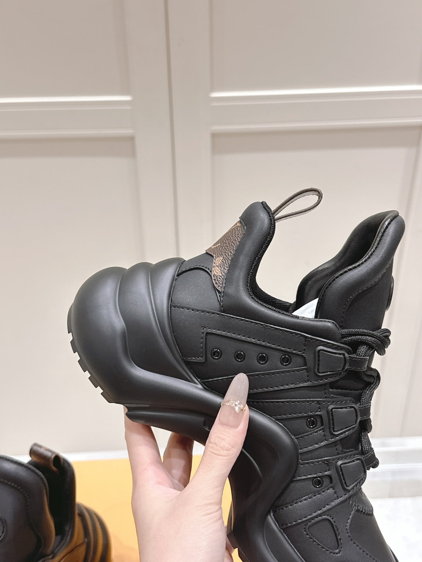 LV BARRACUDA SNEAKER IN BLACK CALFSKIN、mysite、Cacoeks