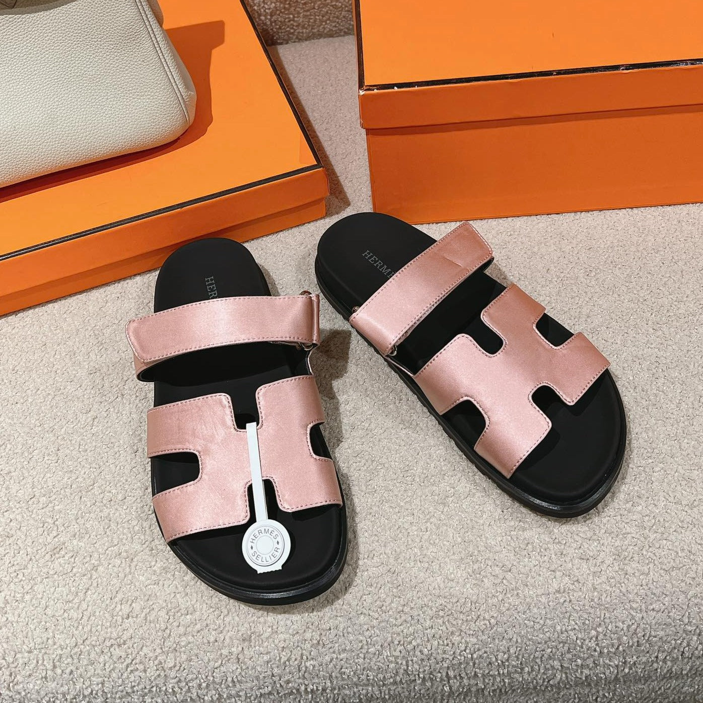CHYPRE SANDAL BLACK MIX PASTEL PINK CALFSKIN、mysite、Cacoeks