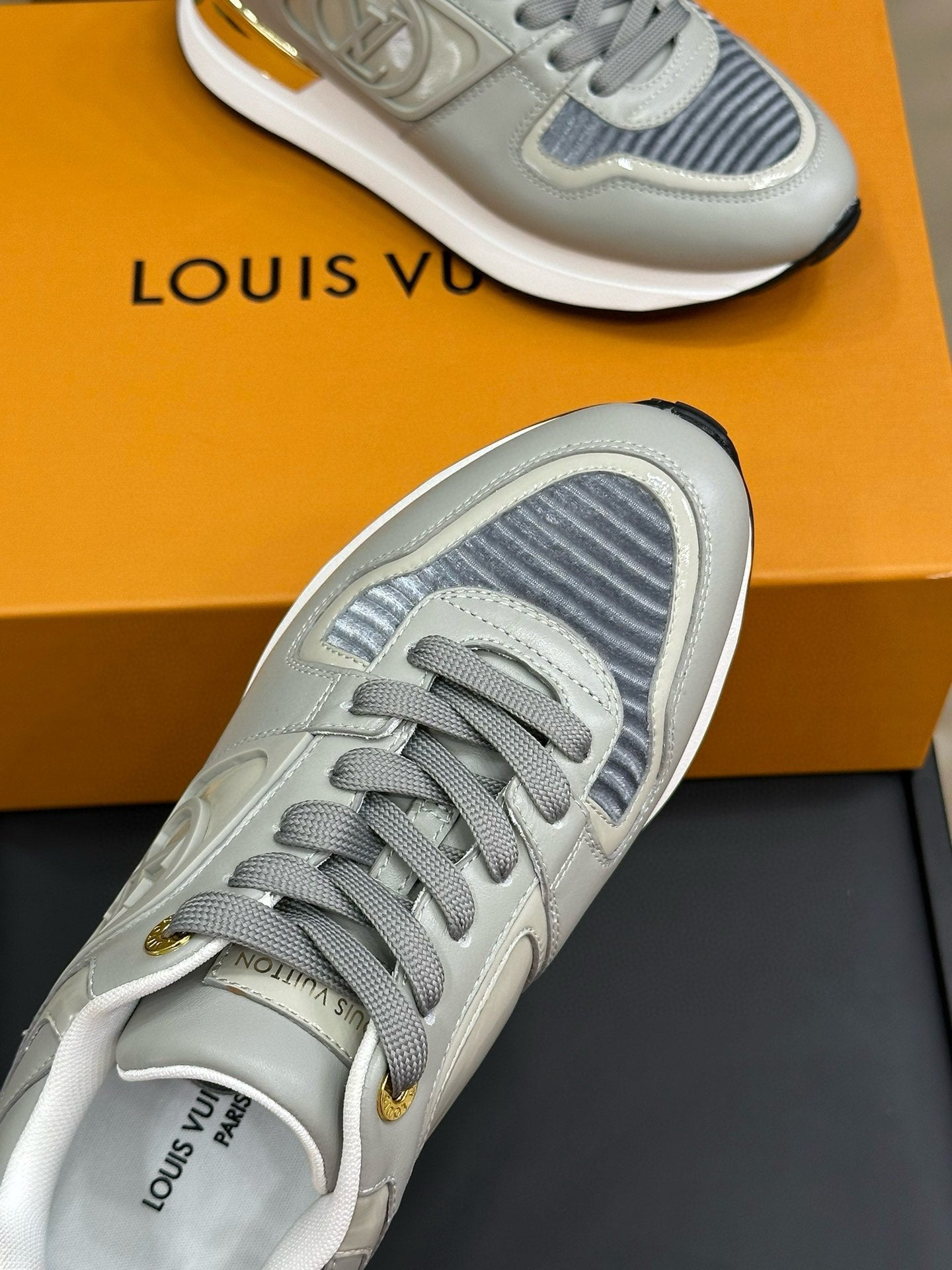 LV NEO RUN AWAY SNEAKER IN DOLPHIN GRAY CALFSKIN、mysite、Cacoeks