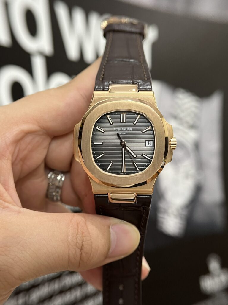 Đồng Hồ Patek Philippe Nautilus 5711 Bọc Vàng Nhà Máy 3K 40mm