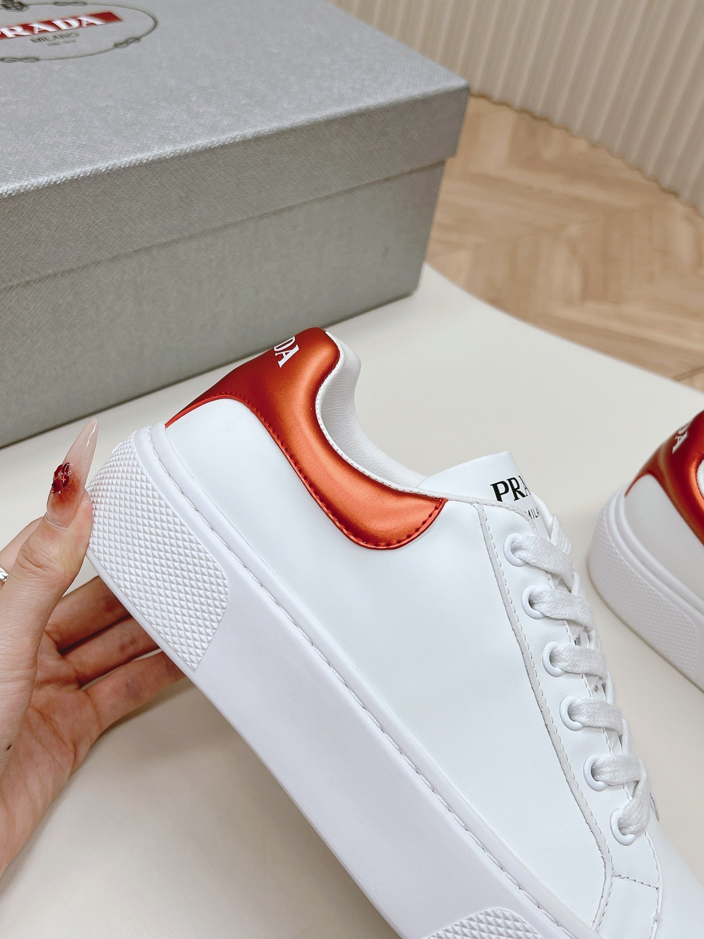PRA RETRO SNEAKERS WHITE AND CRIMSON CALFSKIN、mysite、Cacoeks
