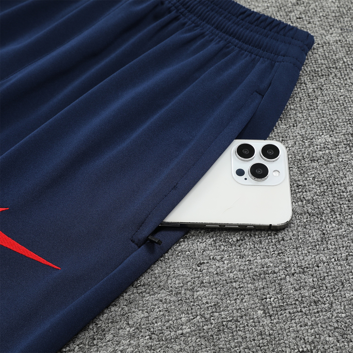 ManixJersey.com | Paris Saint-Germain PSG 24-25 Training Hoodie Set - White Hoodie and Deep Blue Pants -Customize Name, Number and Patch | Worldwide Shipping