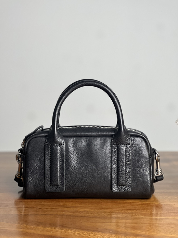 GEEK BAR-https://www.hot-toy.com/