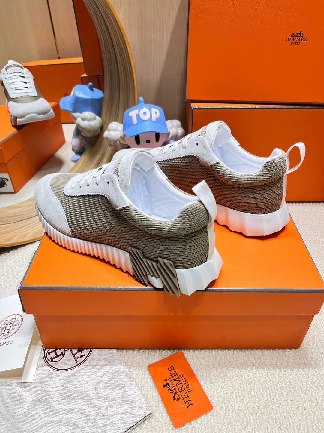 BOUNCING SNEAKER IN PALE GRAY SUEDE AND WOOD BROWN KNIT、mysite、Cacoeks