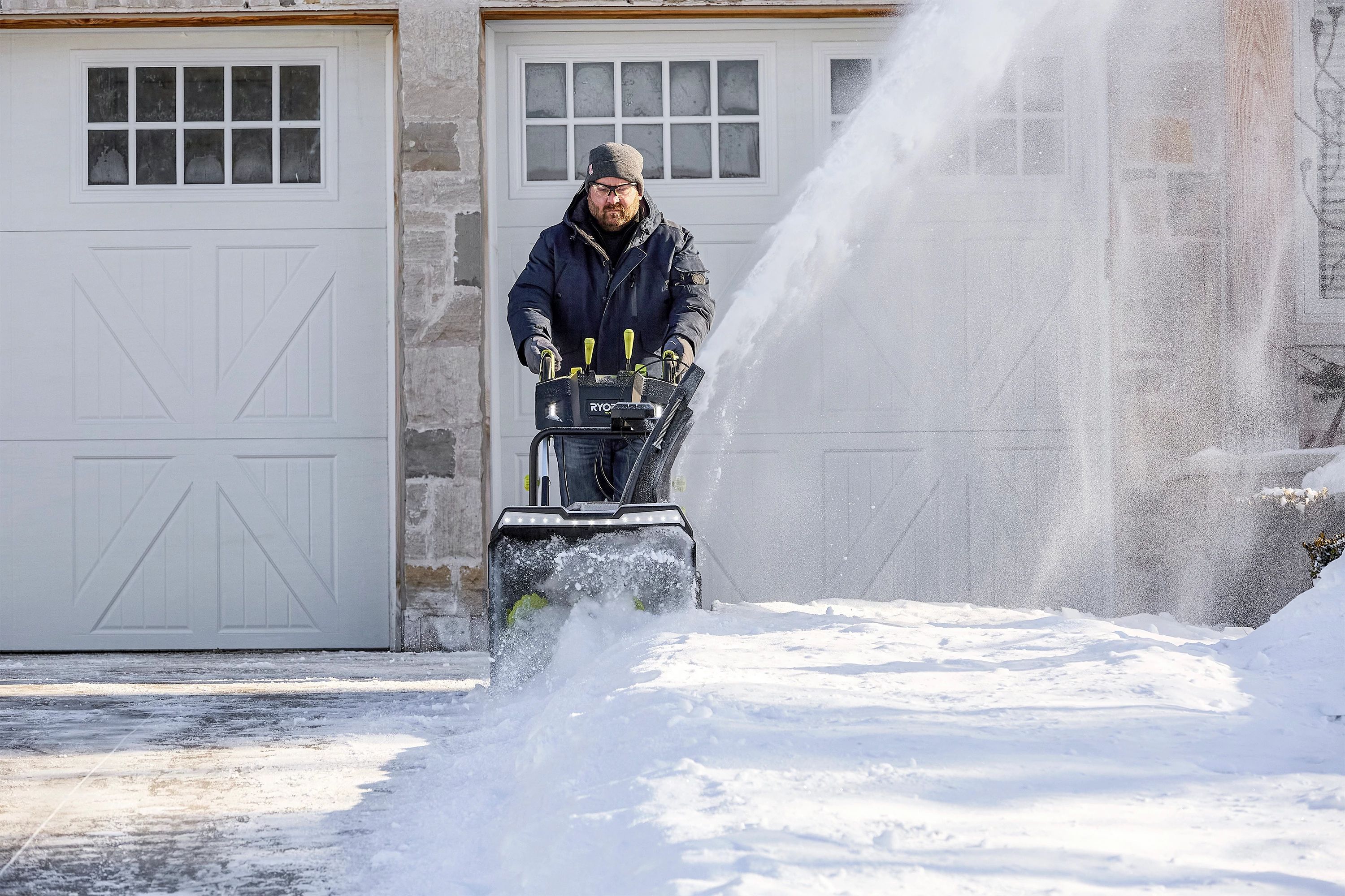 Features a Variable Speed Self-propelled Drive System