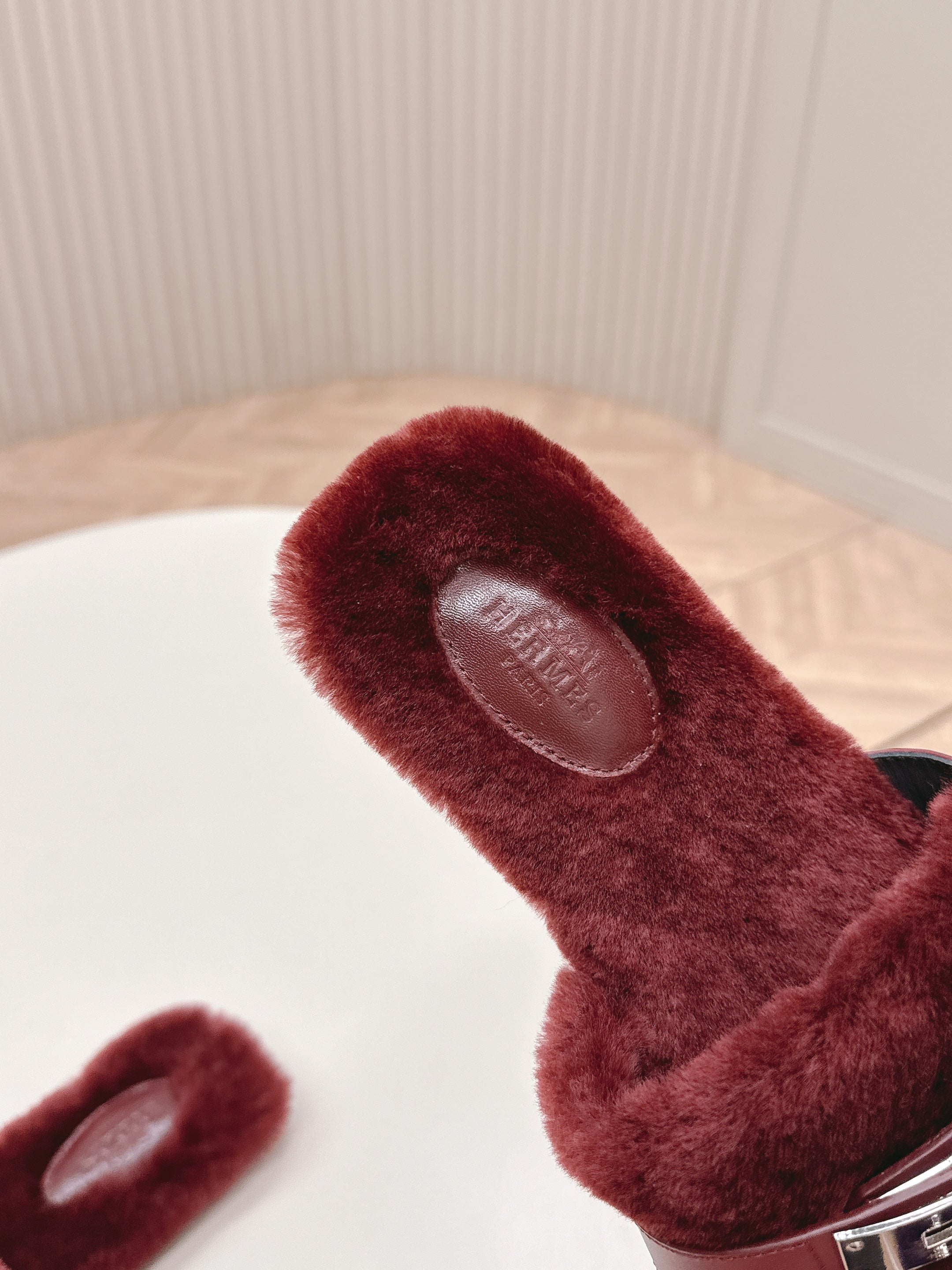 HM 25S ORAN SANDAL IN DARK RED SHEARLING WITH SILVER HARDWARE、mysite、Cacoeks