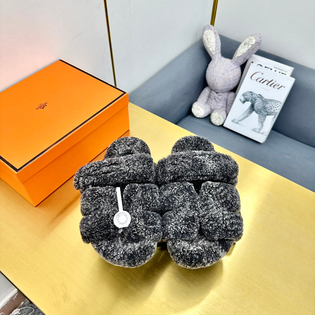 CHYPRE SANDAL IN DARK GRAY SHEARLING、mysite、Cacoeks