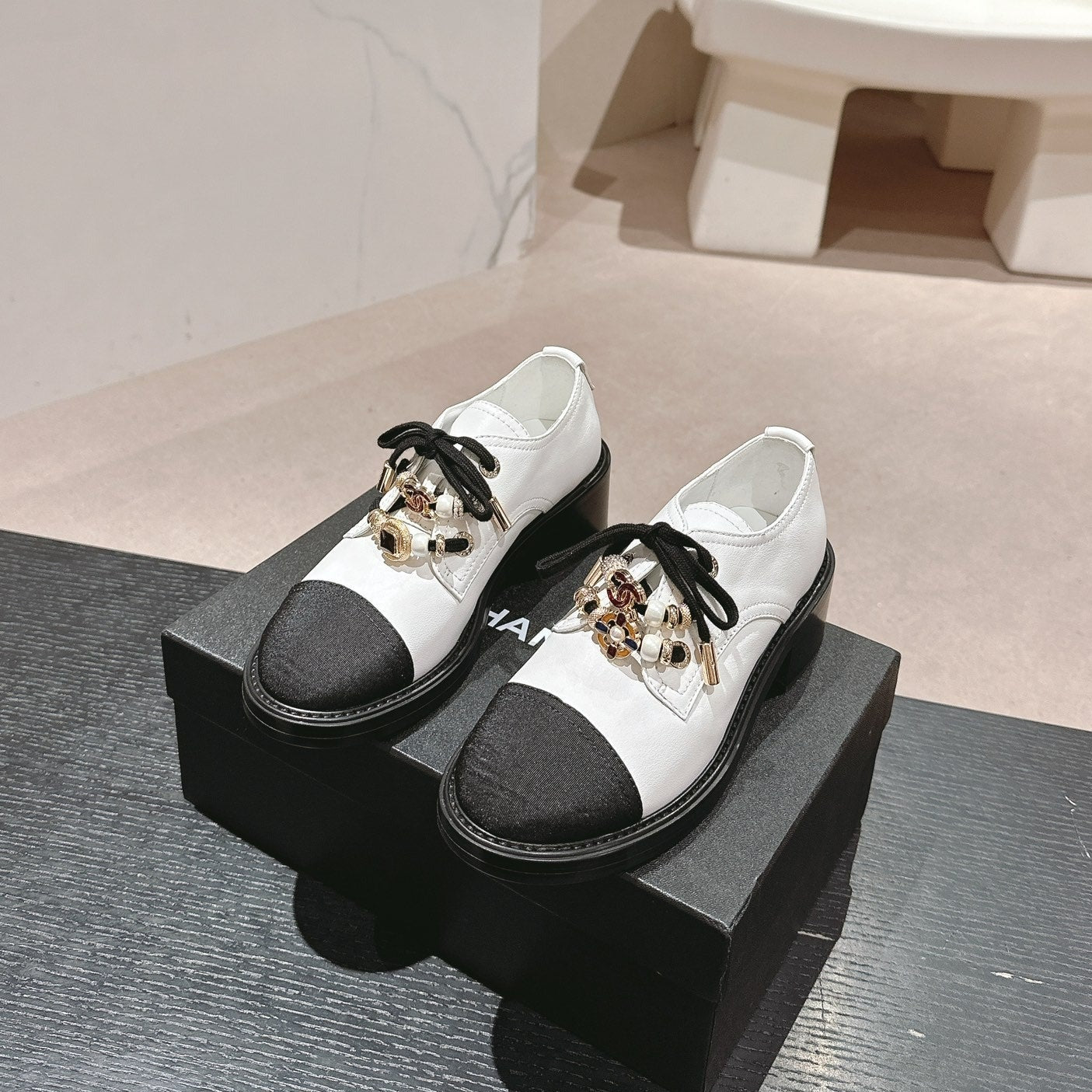 OXFORD SHOES WHITE MIX BLACK SHEEPSKIN、mysite、Cacoeks