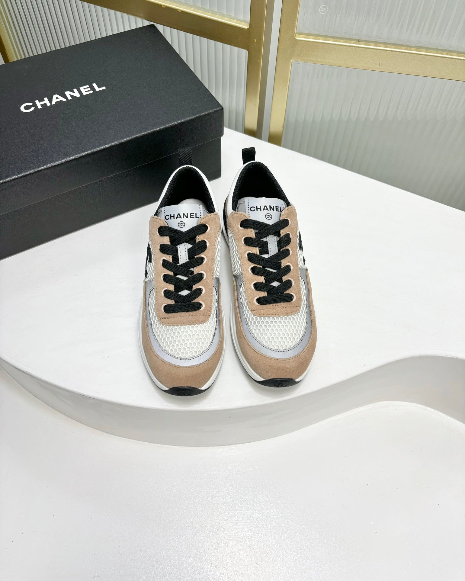 SNEAKER IN TAN BROWN SUEDE AND GREY BREATHABLE MESH、mysite、Cacoeks