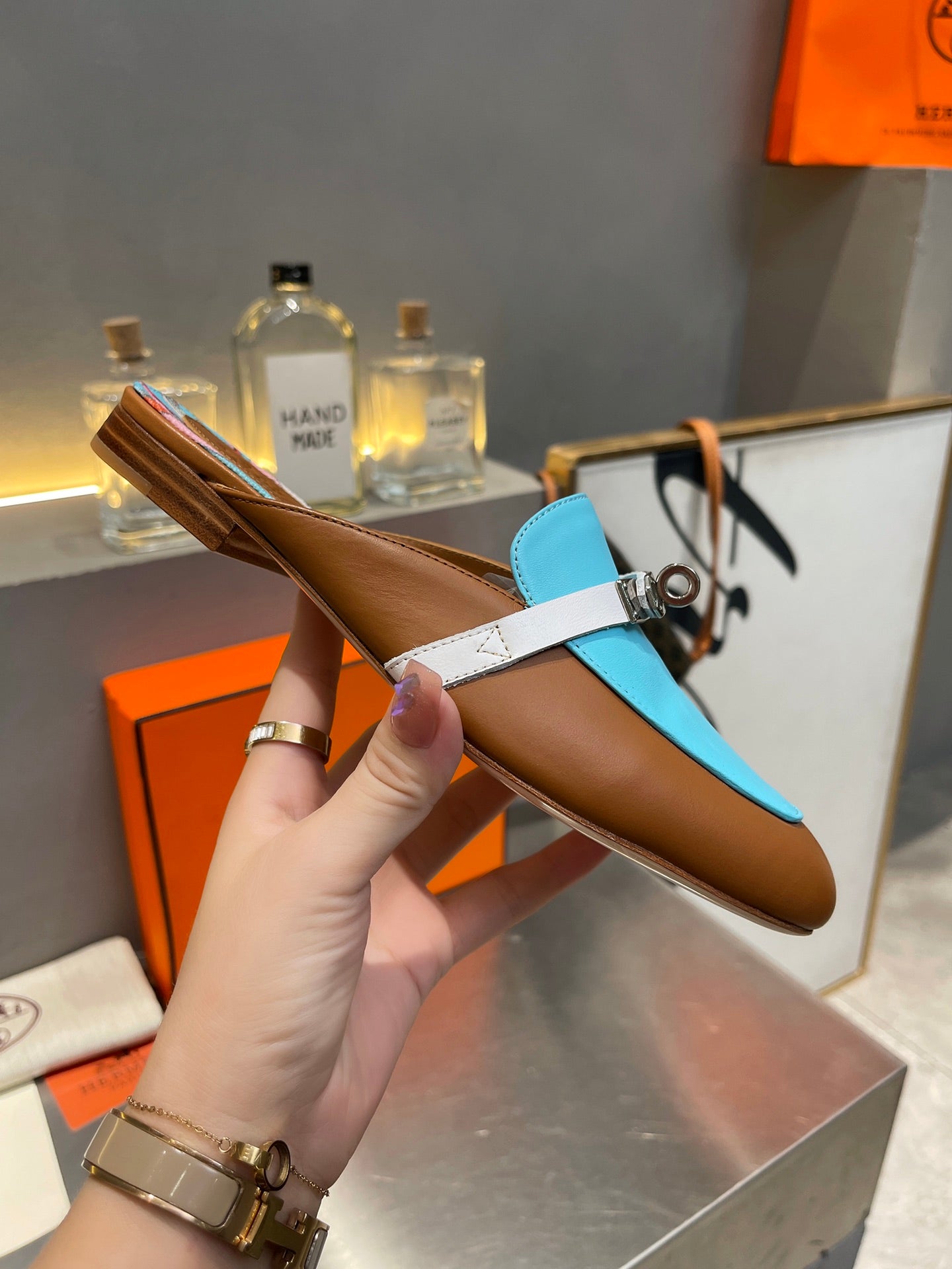 0Z MULE CARAMEL AND SKY CALFSKIN WITH PATTERN、mysite、Cacoeks