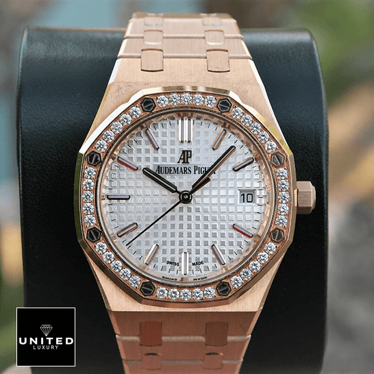 Audemars Piguet Diamond Bezel Replica audemars piguet royal oak selfwinding yellow gold 67651BA.ZZ .1261BA.01 replica box unitedluxurynet 1 Audemars Piguet Royal Oak Diamond Bezel Replica in the box