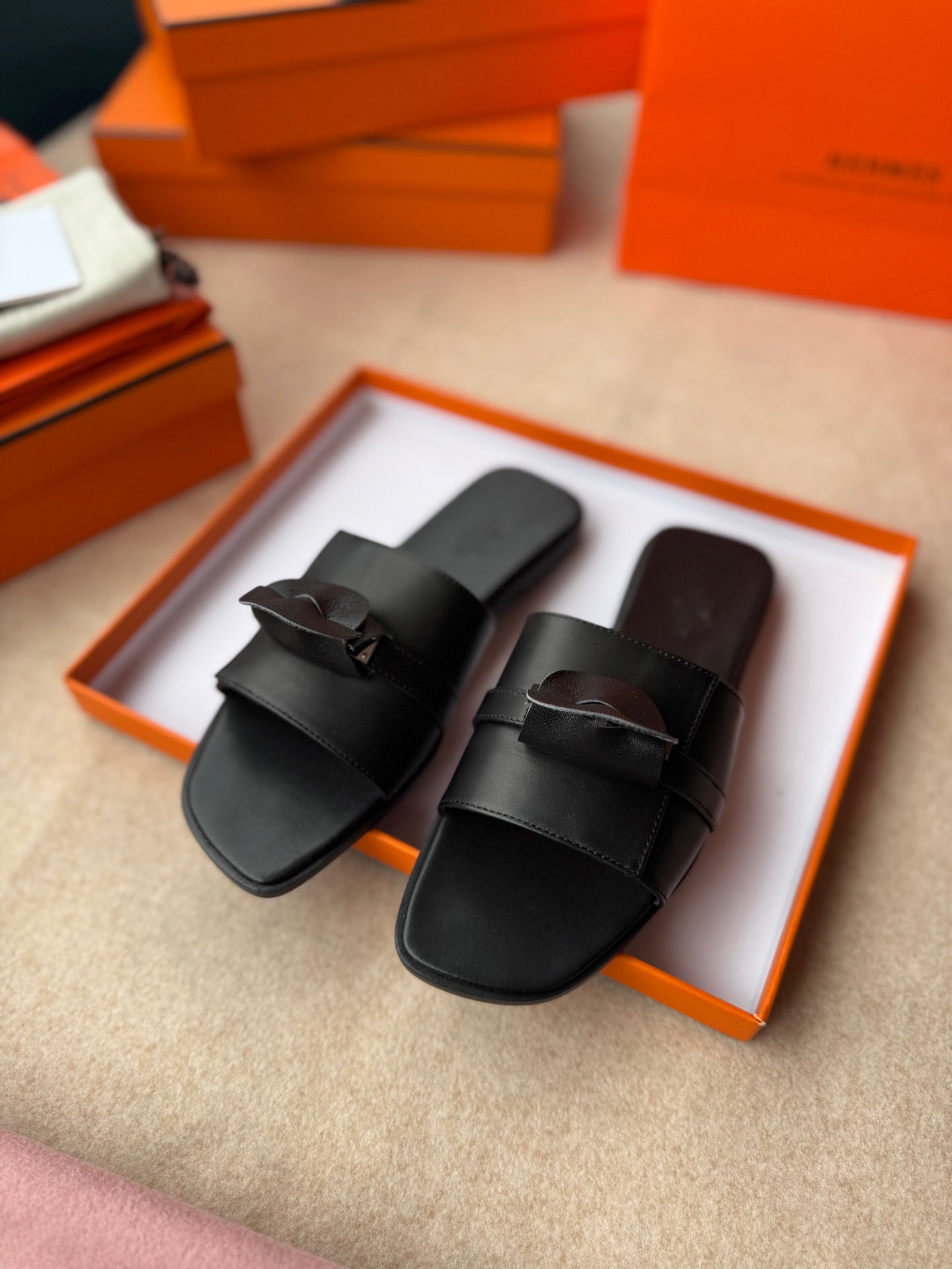 0RAN SANDALS IN BLACK CALFSKIN、mysite、Cacoeks