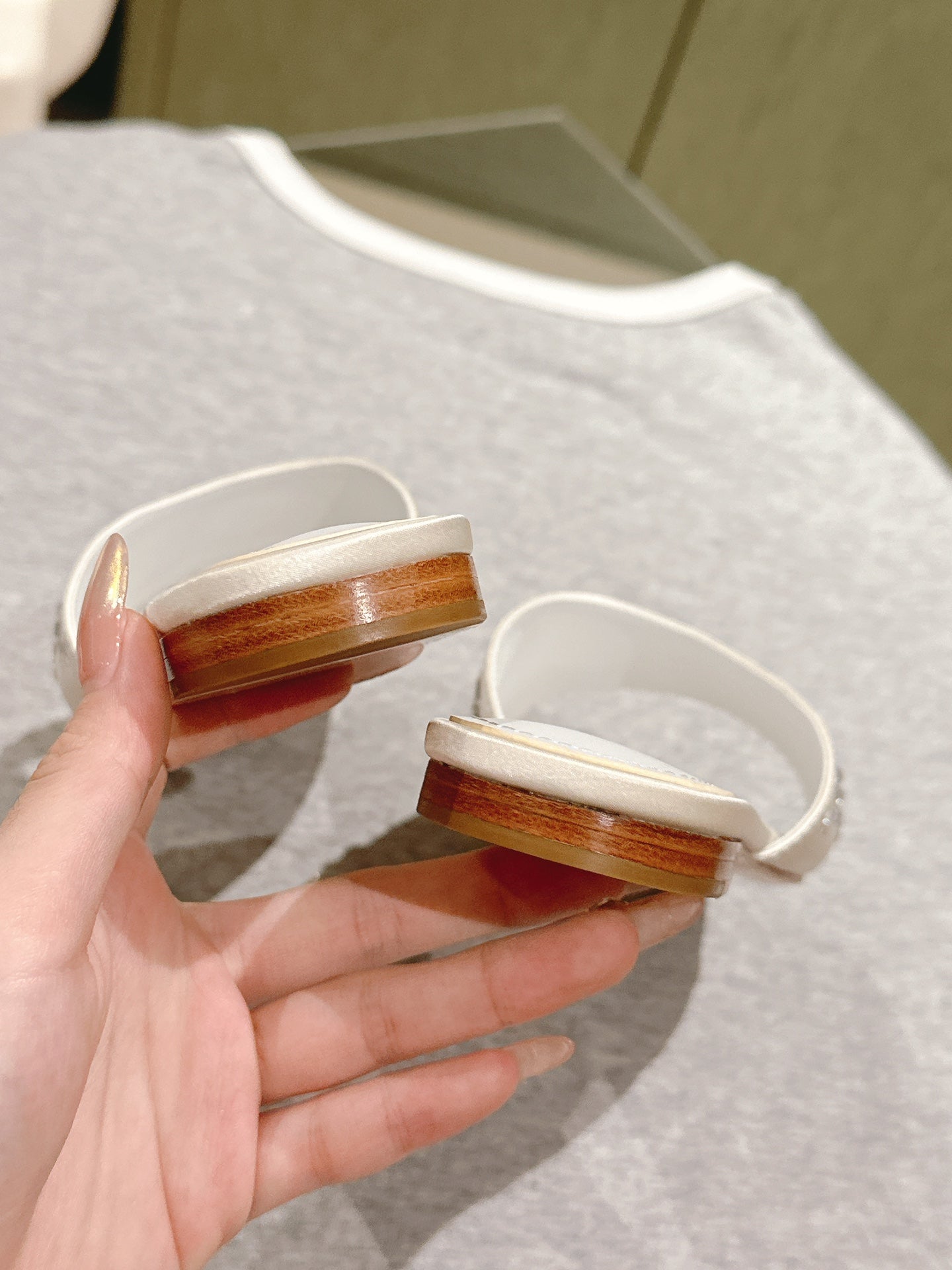 LV WOMEN FLAT MULE IN WHITE SATIN WITH RHINESTONE、mysite、Cacoeks