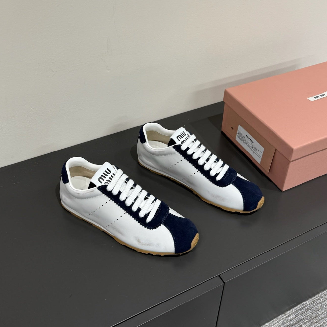 PLUME SNEAKERS IN WHITE NAPPA LAMBSKIN AND NAVY SUEDE、mysite、Cacoeks