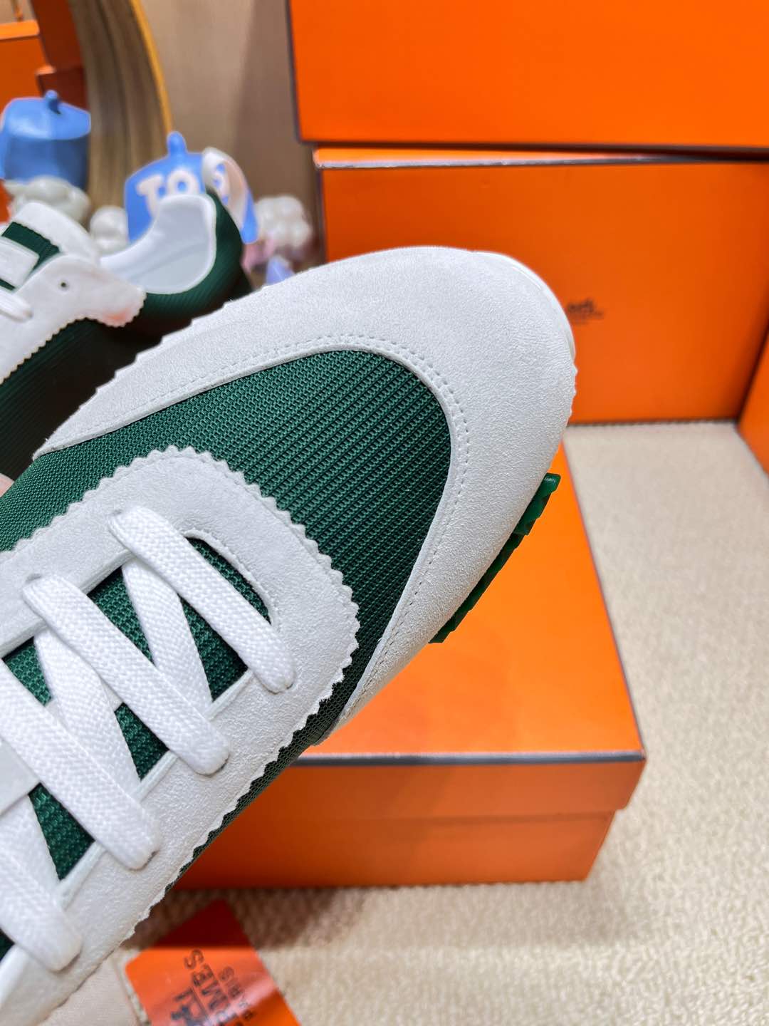 BOUNCING SNEAKER IN PALE GRAY SUEDE AND GREEN FOREST KNIT、mysite、Cacoeks