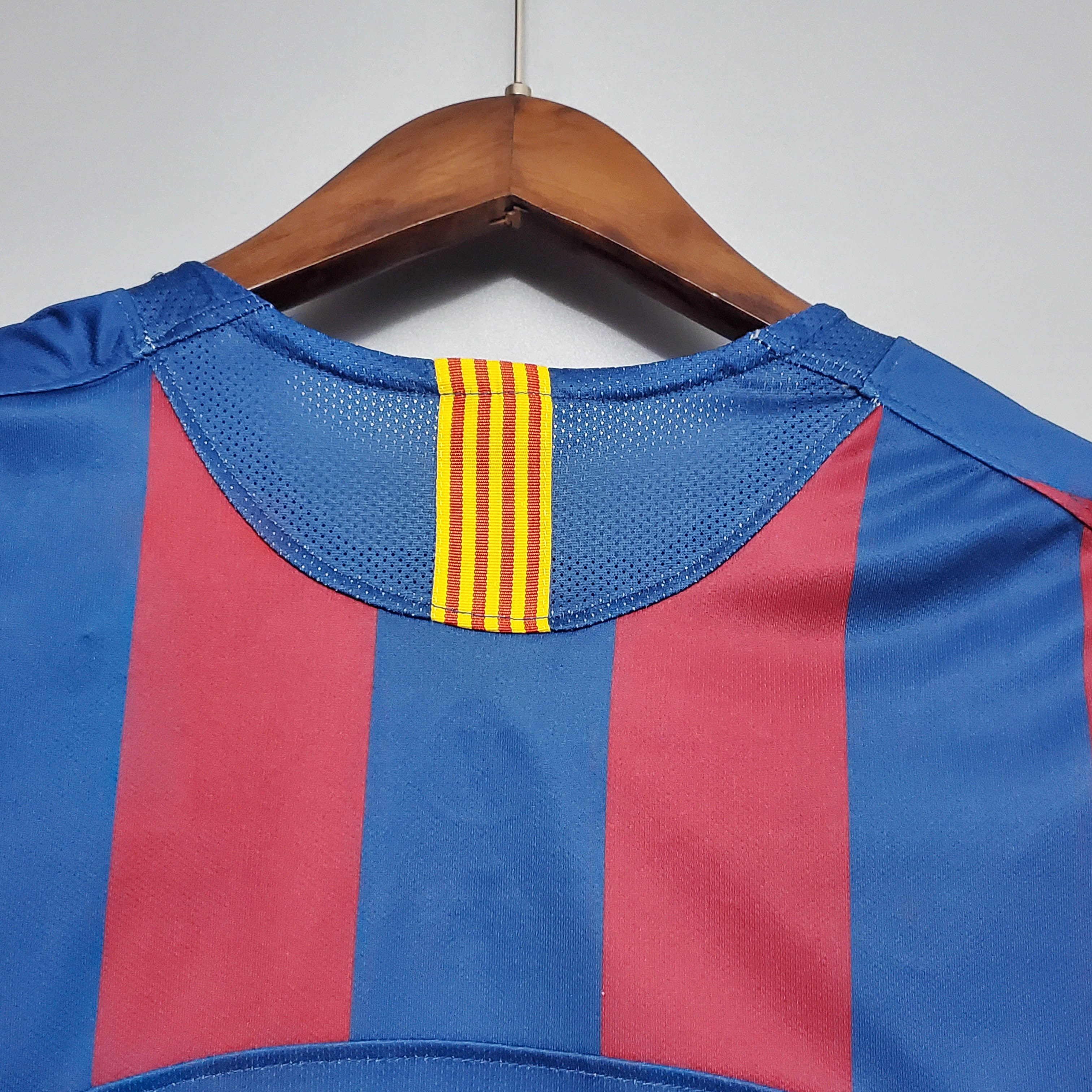 2005/2006 Retro Barcelona Home Football Shirt UEFA Champions League 1:1 Thai Quality:football jersey mysite: unitedjerseyfootball 邓江浪:football
