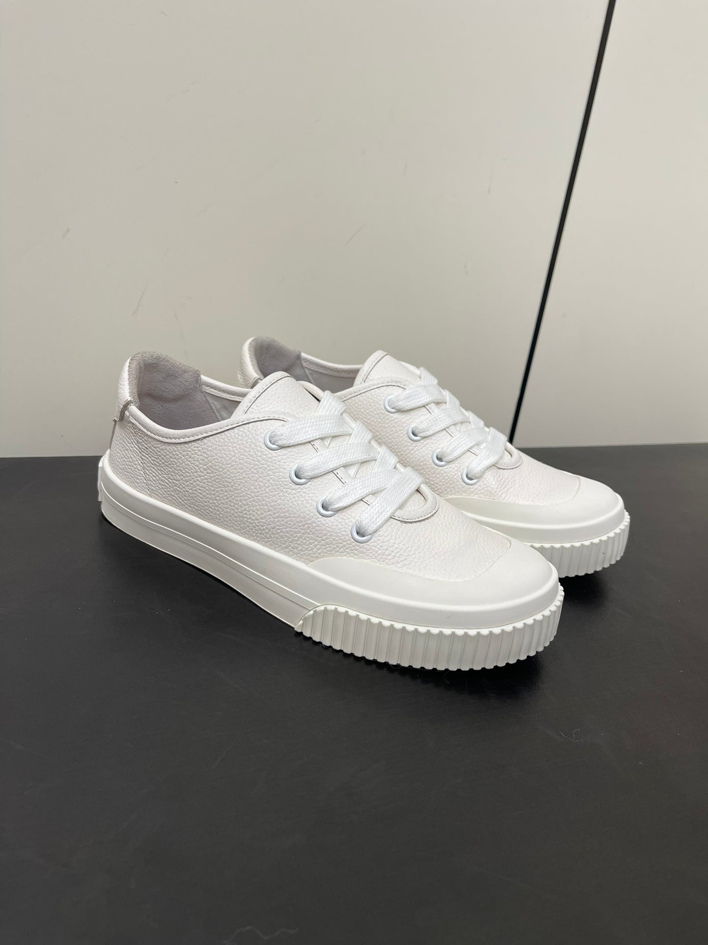 LP CLASSIC BISCUIT SNEAKERS WHITE CALFSKIN、mysite、Cacoeks