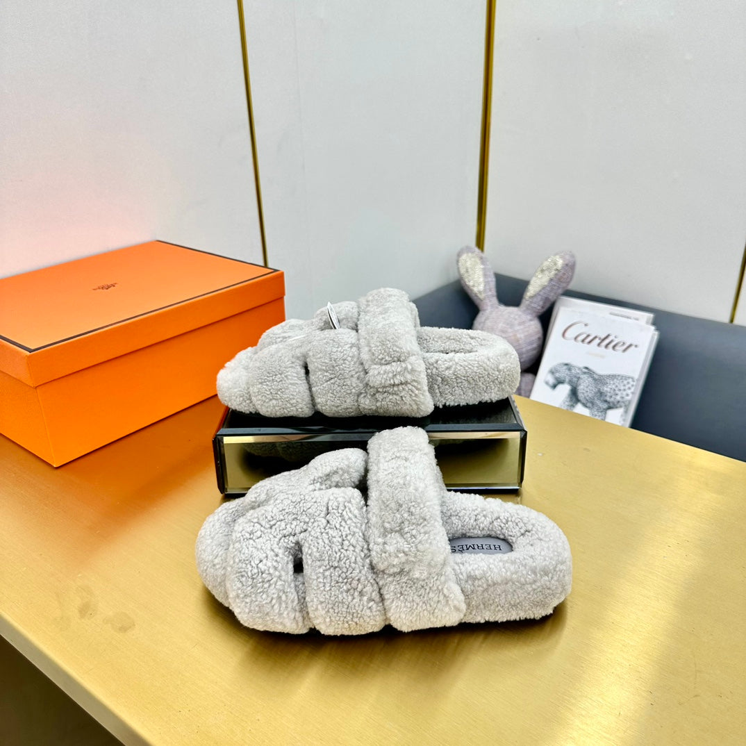 CHYPRE SANDAL IN PALE GRAY SHEARLING、mysite、Cacoeks