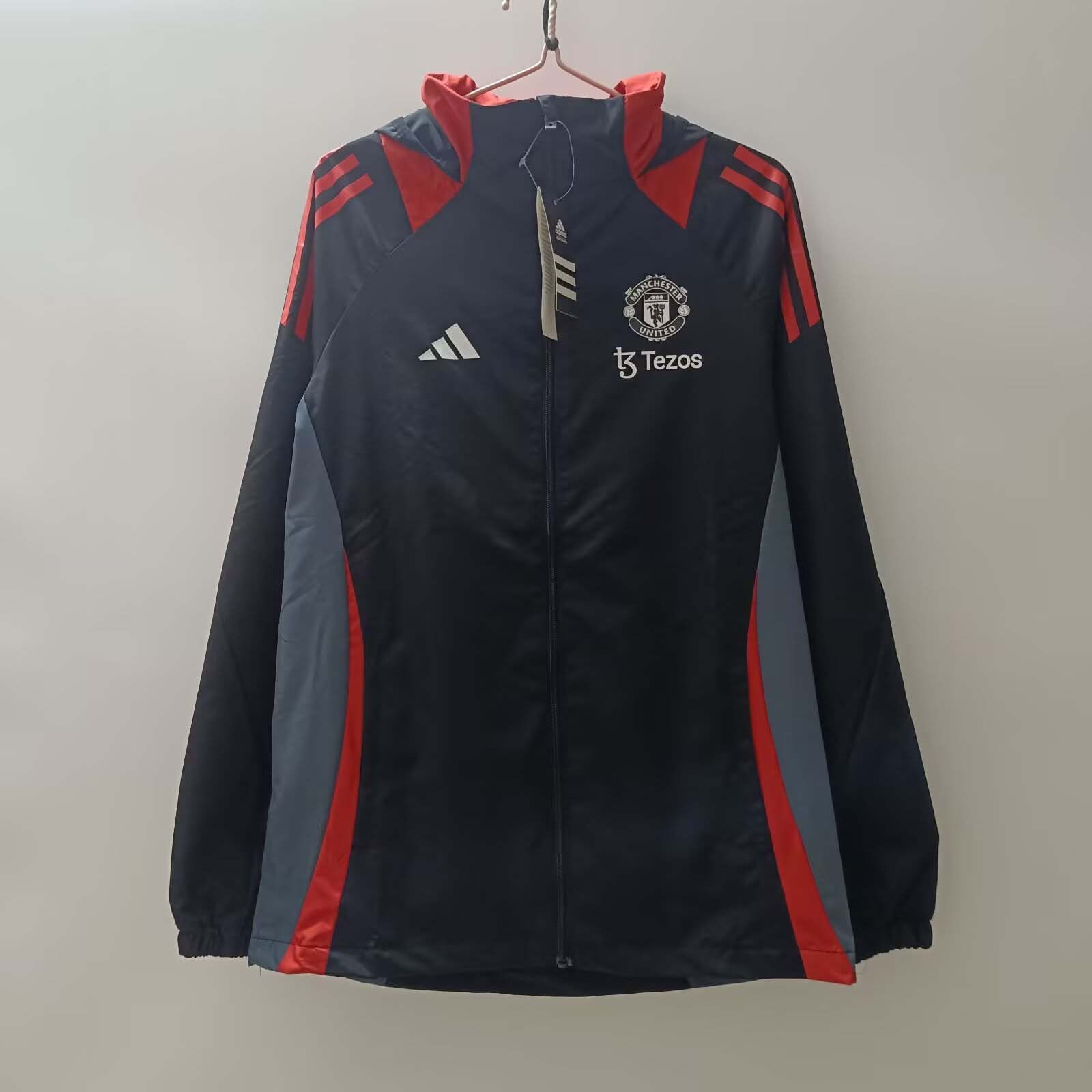 2024/2025 Manchester United Windbreaker Black Football Shirt 1:1 Thai Quality:football jersey mysite: unitedjerseyfootball 邓江浪:football