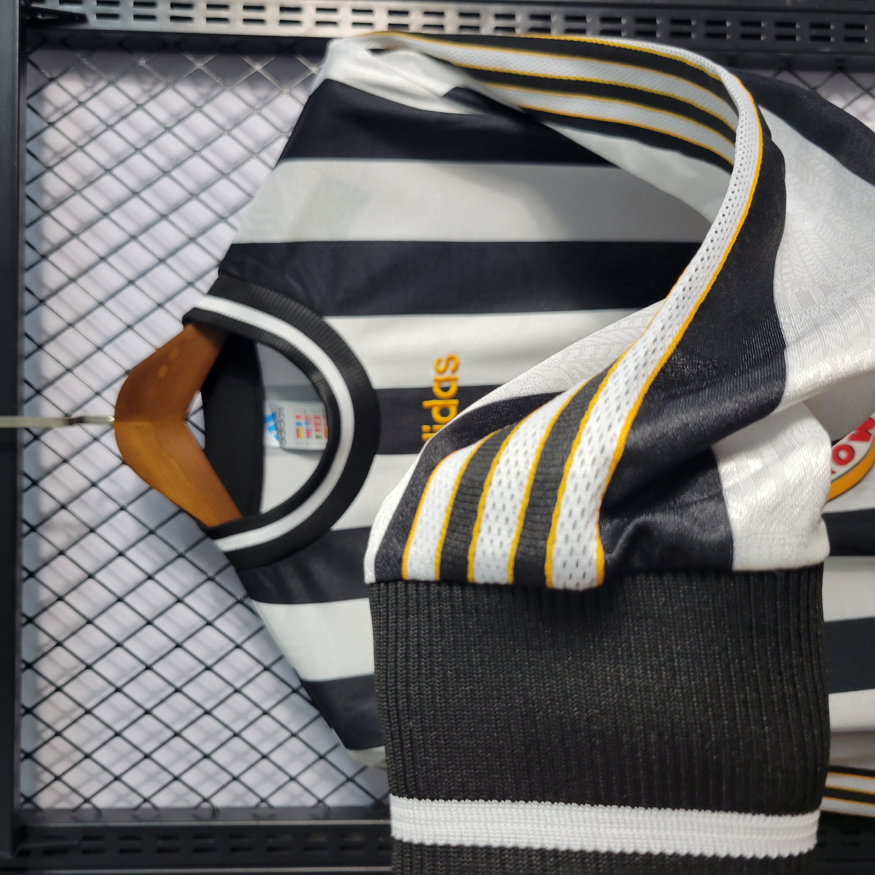 GlobeJersey-Retro Newcastle United 1997-99 Home Long Sleeve Jersey