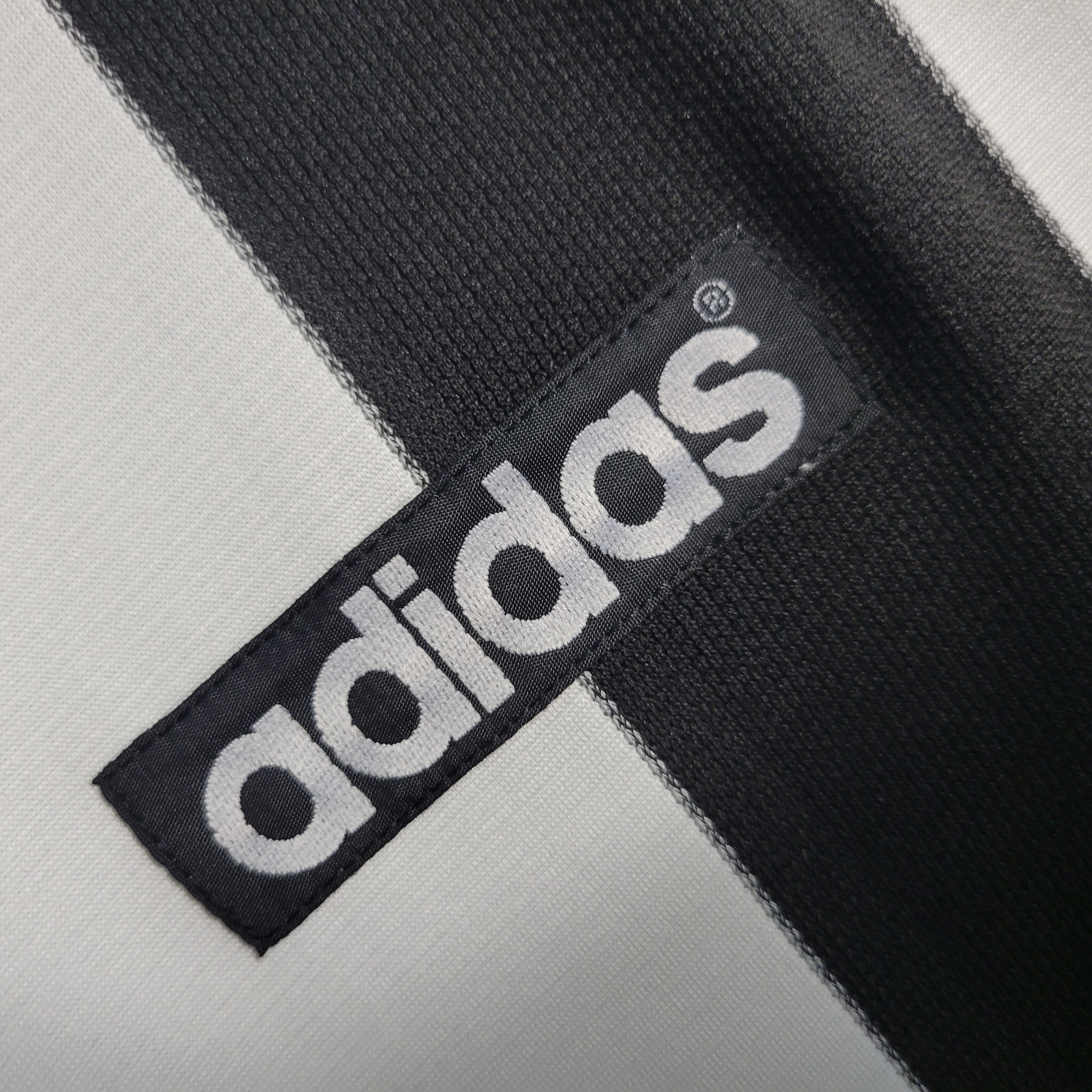 GlobeJersey-Retro Newcastle United 1995-97 Home Stadium Jersey