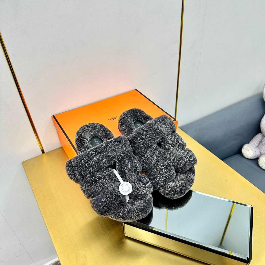 CHYPRE SANDAL IN DARK GRAY SHEARLING、mysite、Cacoeks