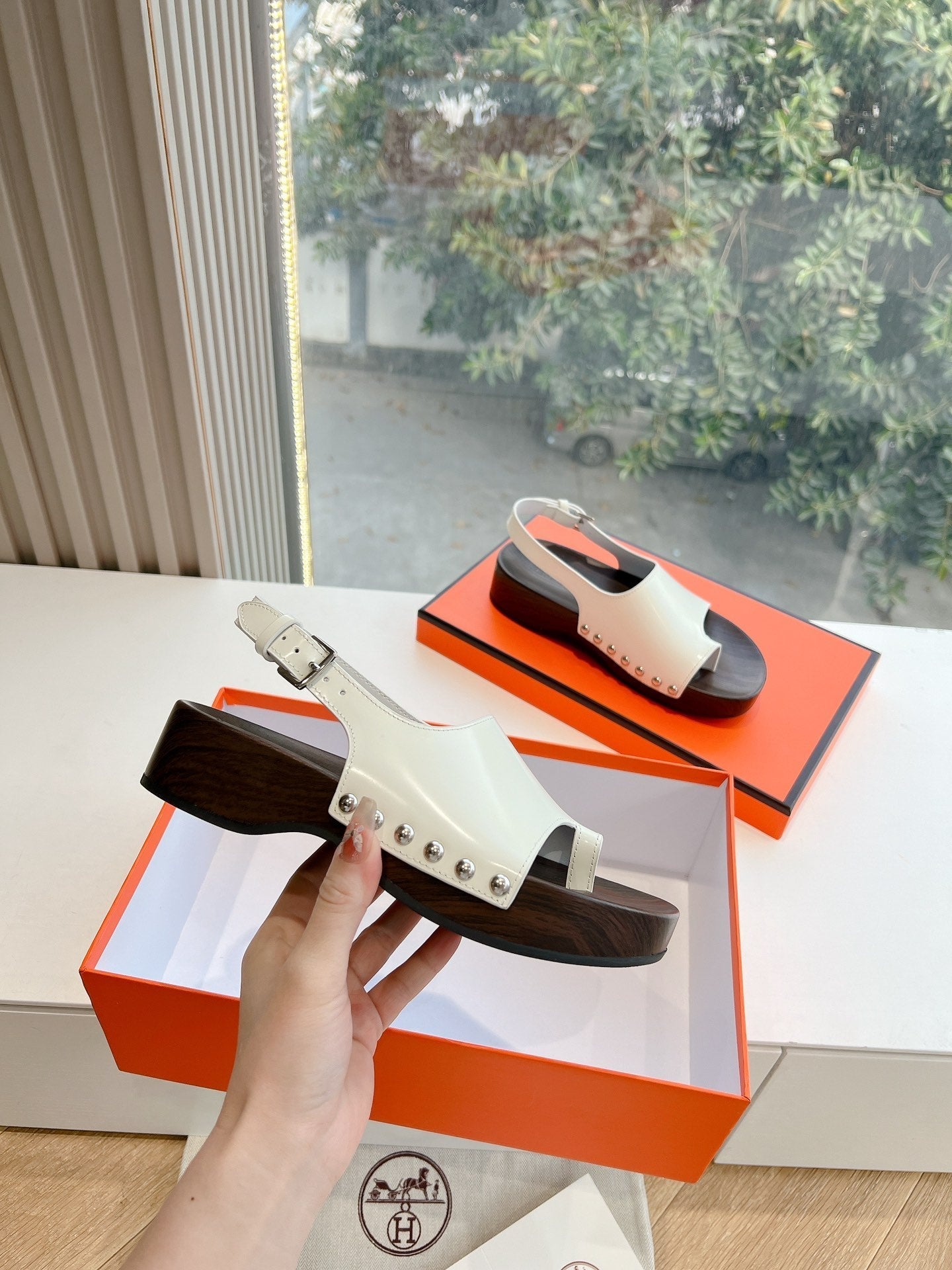 FLAT SANDAL IN WHITE CALFSKIN、mysite、Cacoeks