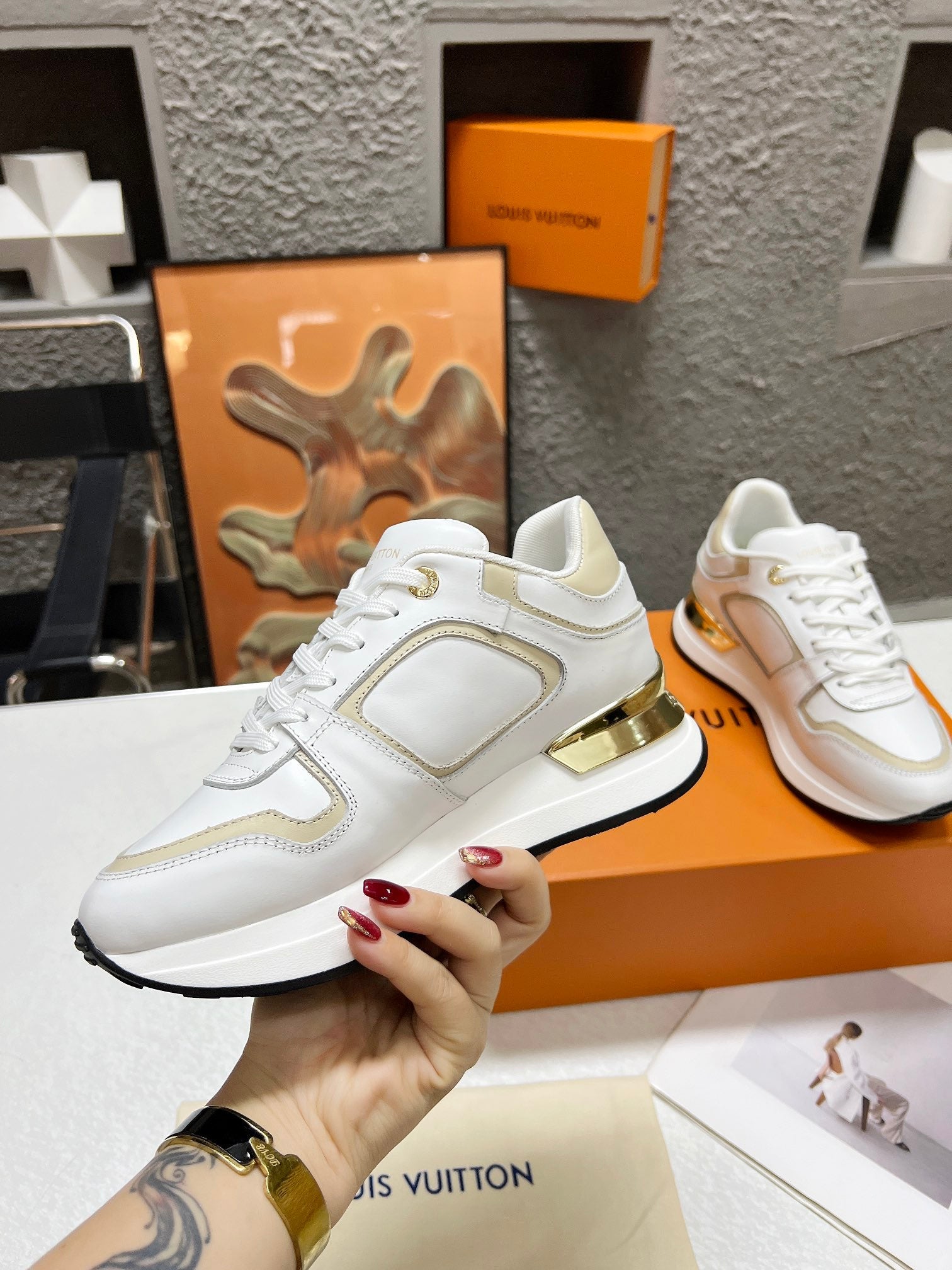 LV WOMEN SNEAKER IN WHITE MIX BEIGE CREAM CALFSKIN、mysite、Cacoeks