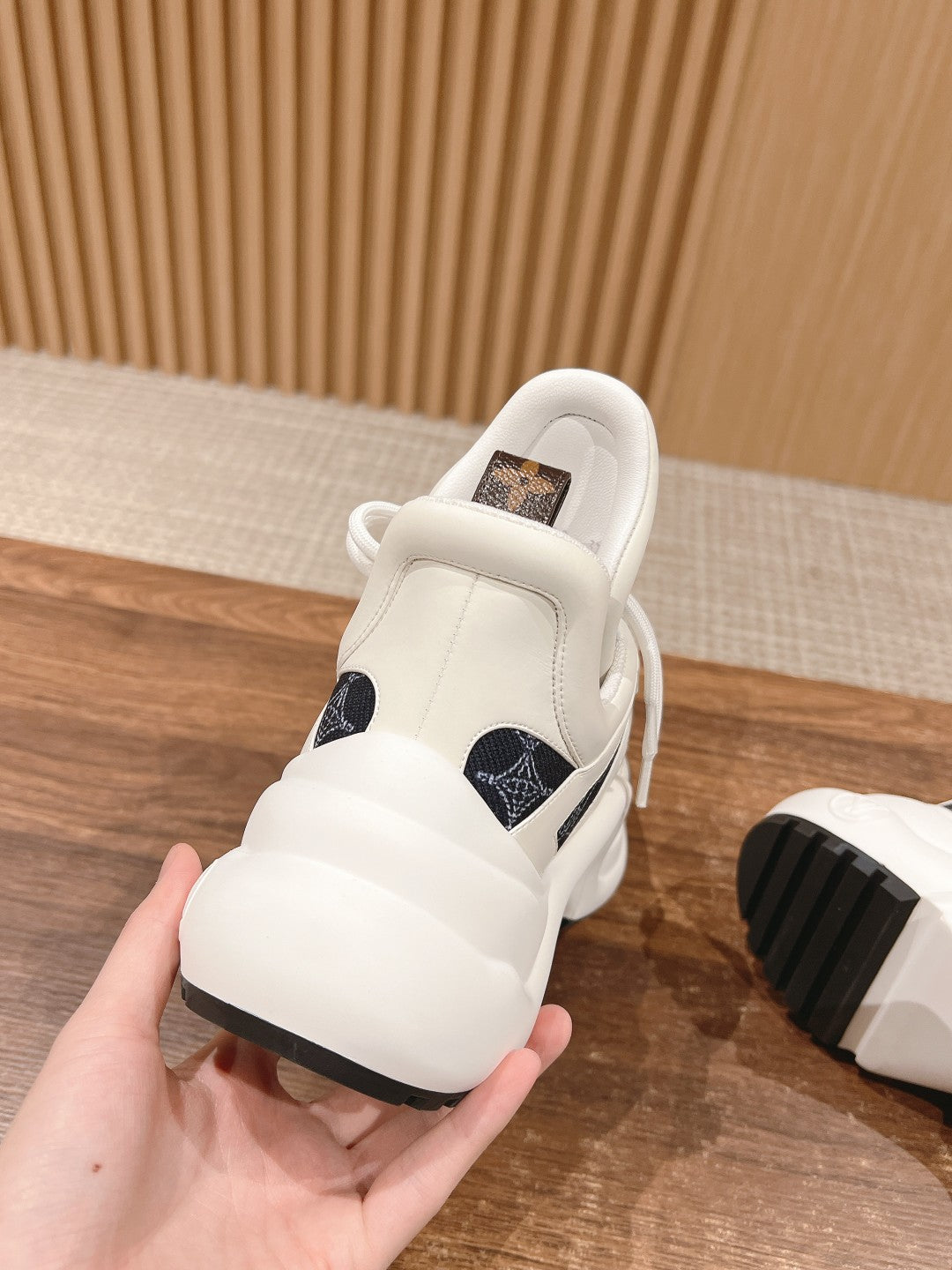 LV ARCHLIGHT SNEAKER IN WHITE MIX BLACK CALFSKIN AND MONOGRAM DENIM 101073、mysite、Cacoeks