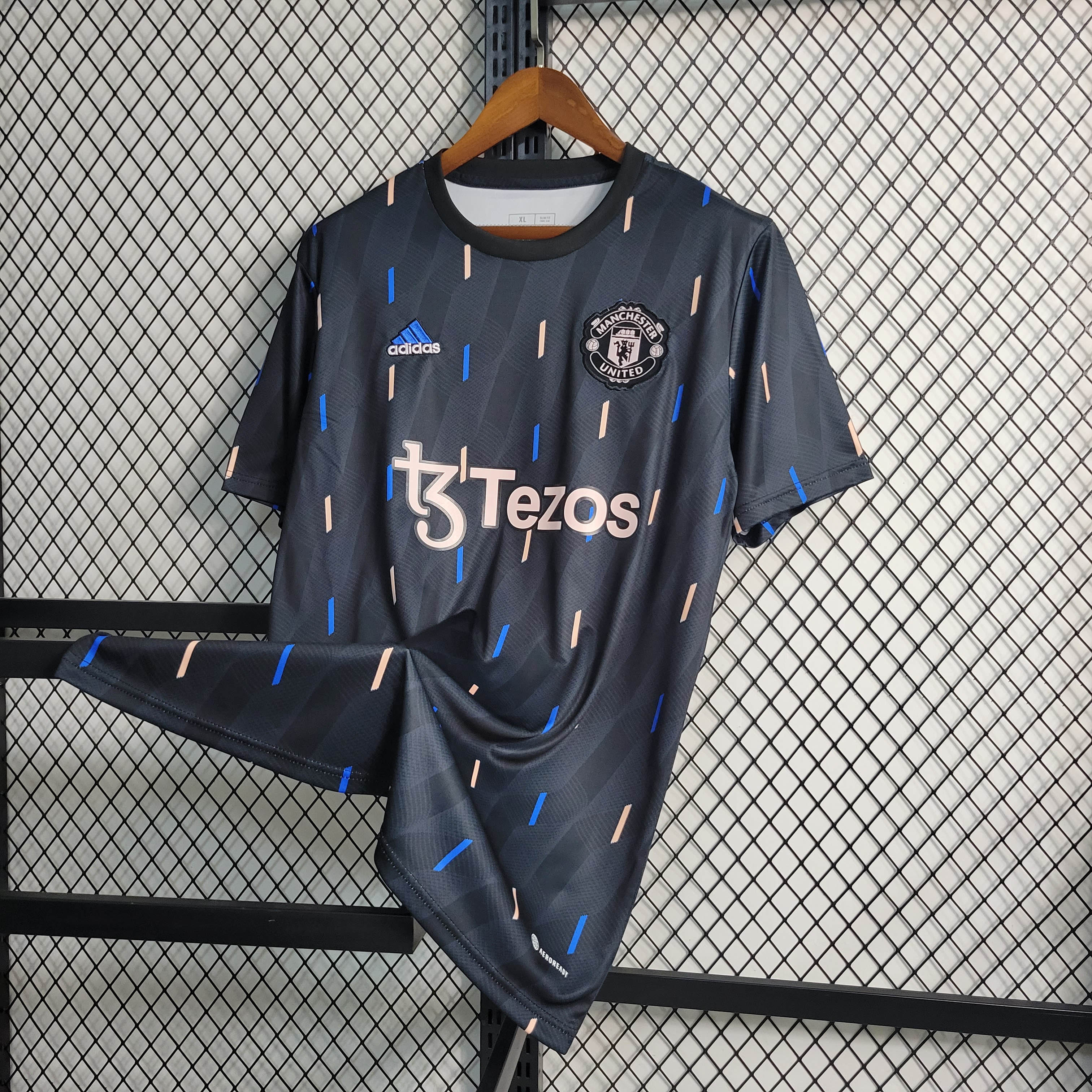 2022/2023 Manchester United Training Wear Black Football Shirt 1:1 Thai Quality:football jersey mysite: unitedjerseyfootball 邓江浪:football