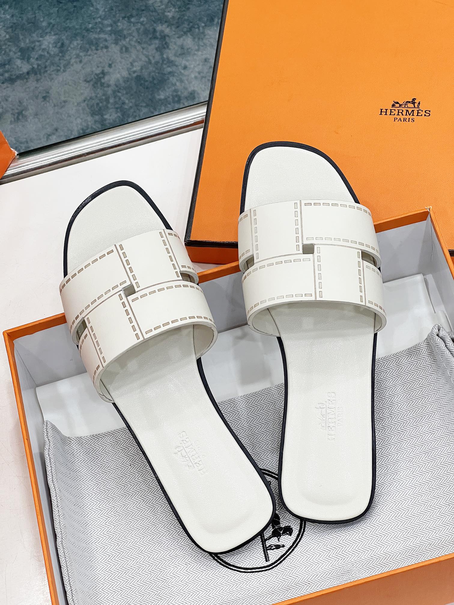 IDIOMA SANDAL IN WHITE CREAM CALFSKIN、mysite、Cacoeks