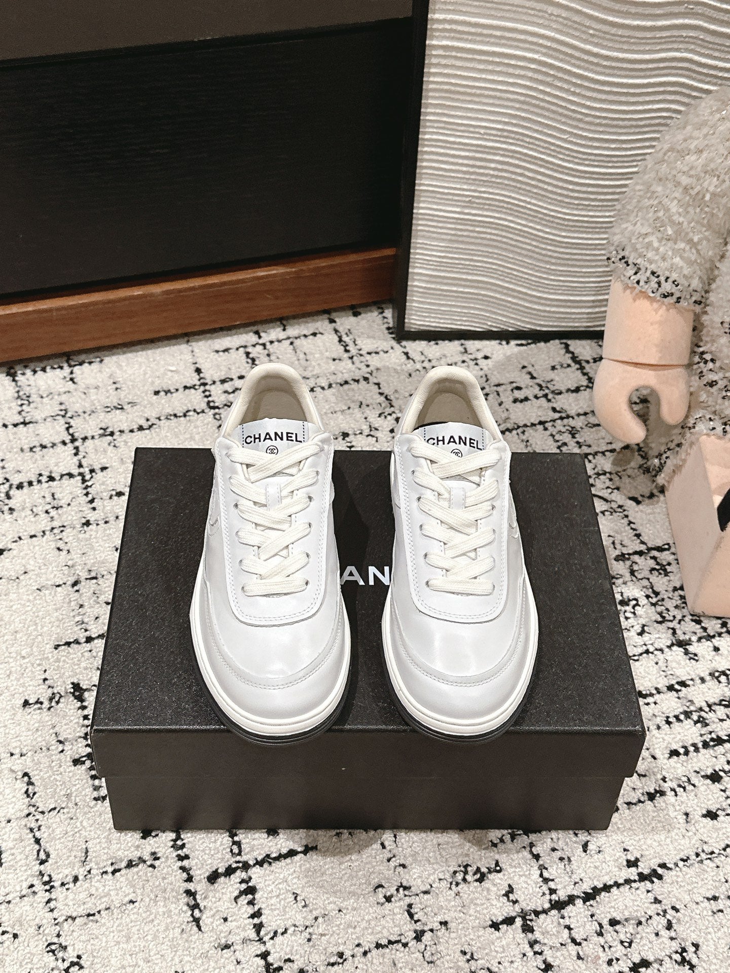 SNEAKER IN WHITE HAND-POLISHED CALFSKIN 977831、mysite、Cacoeks