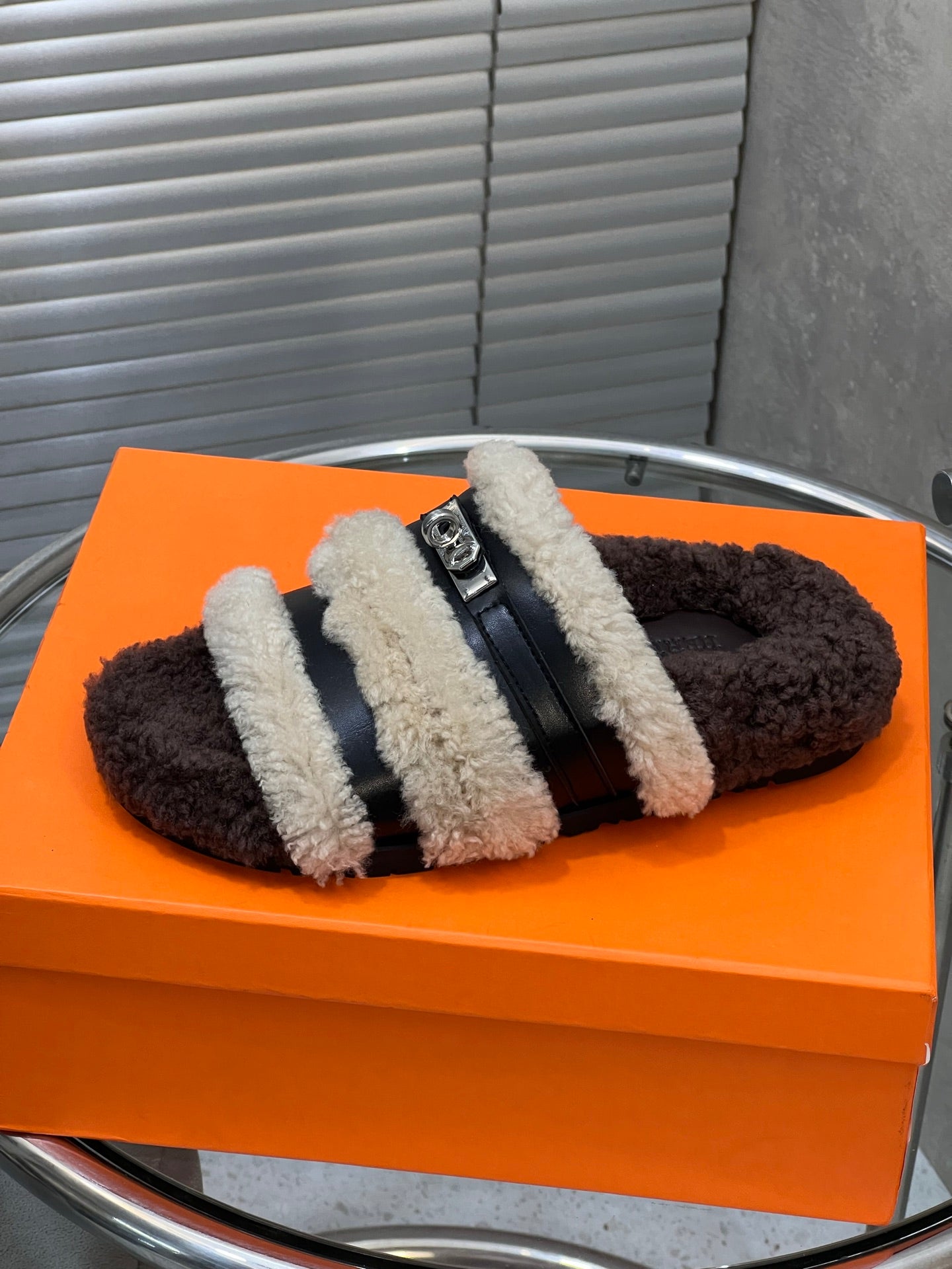 HM 25S SANDAL IN BEIGE WOOL AND BLACK LAMBSKIN WITH SILVER HARDWARE、mysite、Cacoeks