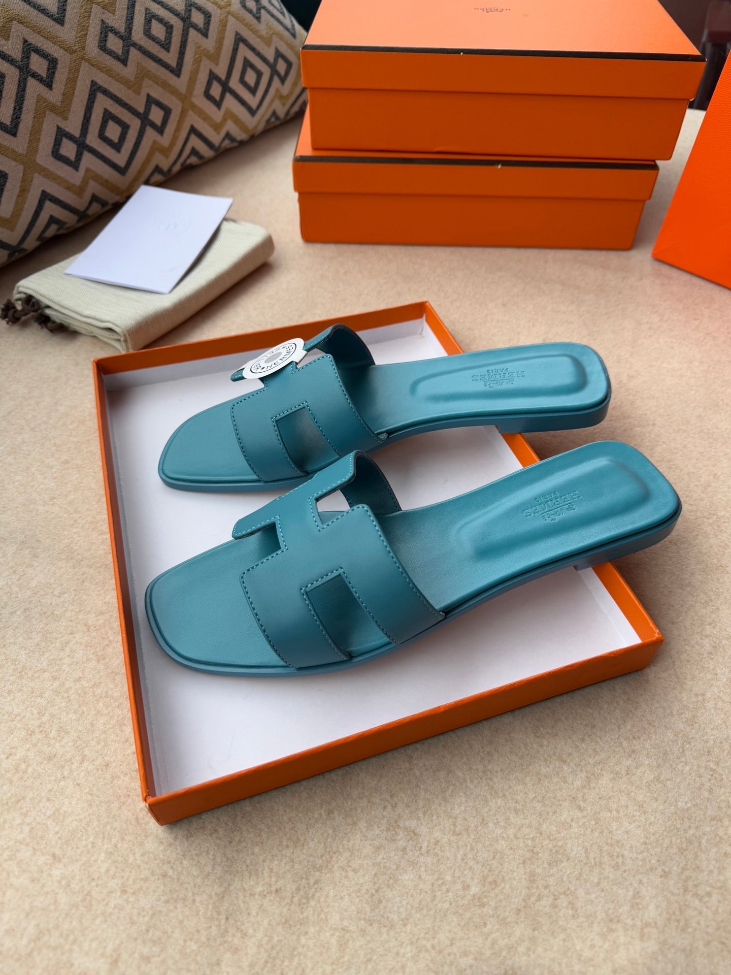 0RAN SANDALS IN SAPPHIRE BLUE CALFSKIN、mysite、Cacoeks